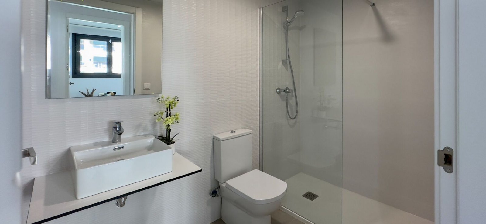  In der schönen Stadt Orihuela gelegen, bietet diese Wohnanlage eine Auswahl von 118 Wohnungen, darunter Apartments, Erdgeschosswohnungen und Penthäus