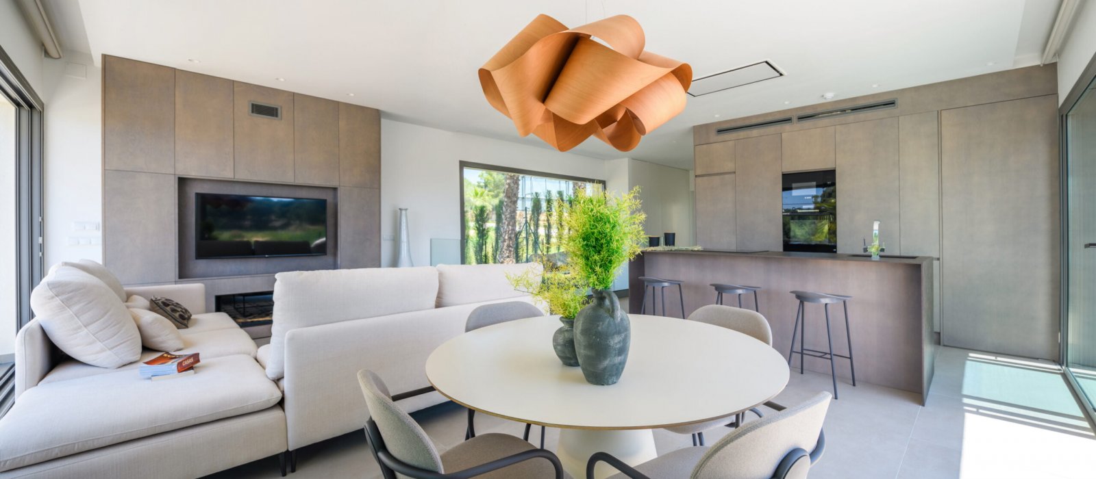  In der exklusiven Gegend von Dehesa de Campoamor gelegen, bietet diese Sammlung von 16 Immobilien eine privilegierte Umgebung für diejenigen, die ein