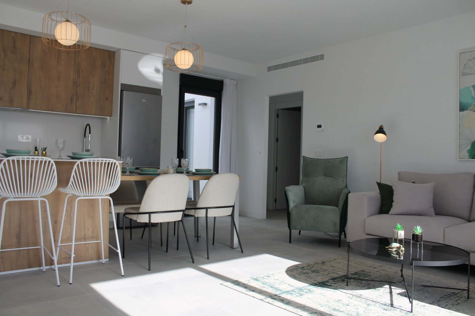  In der charmanten Ortschaft Torre-Pacheco gelegen, bietet dieser exklusive Wohnkomplex 24 unabhängige Wohnhäuser. Diese Immobilien, die für diejenige