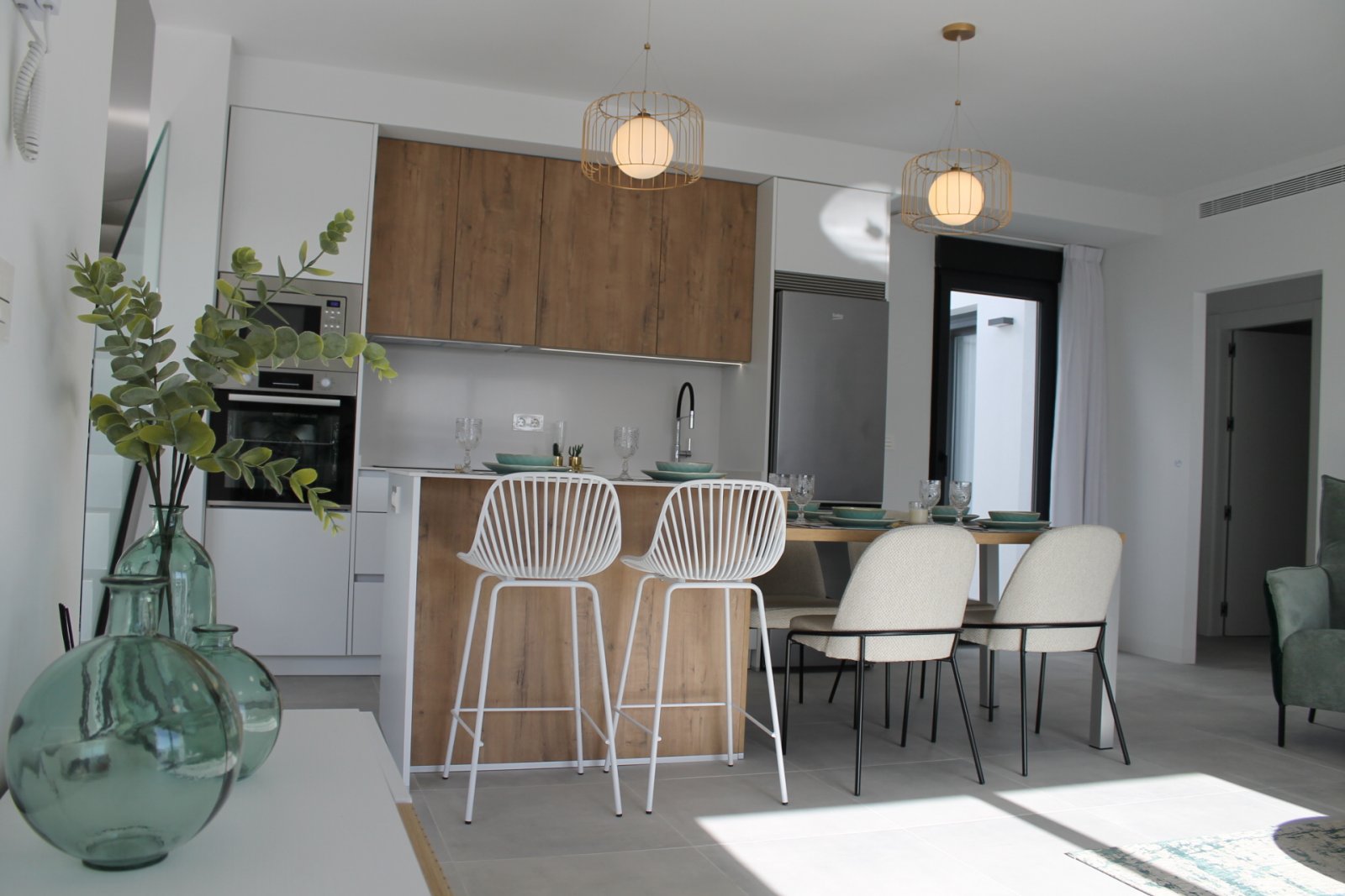  In der charmanten Ortschaft Torre-Pacheco gelegen, bietet dieser exklusive Wohnkomplex 24 unabhängige Wohnhäuser. Diese Immobilien, die für diejenige