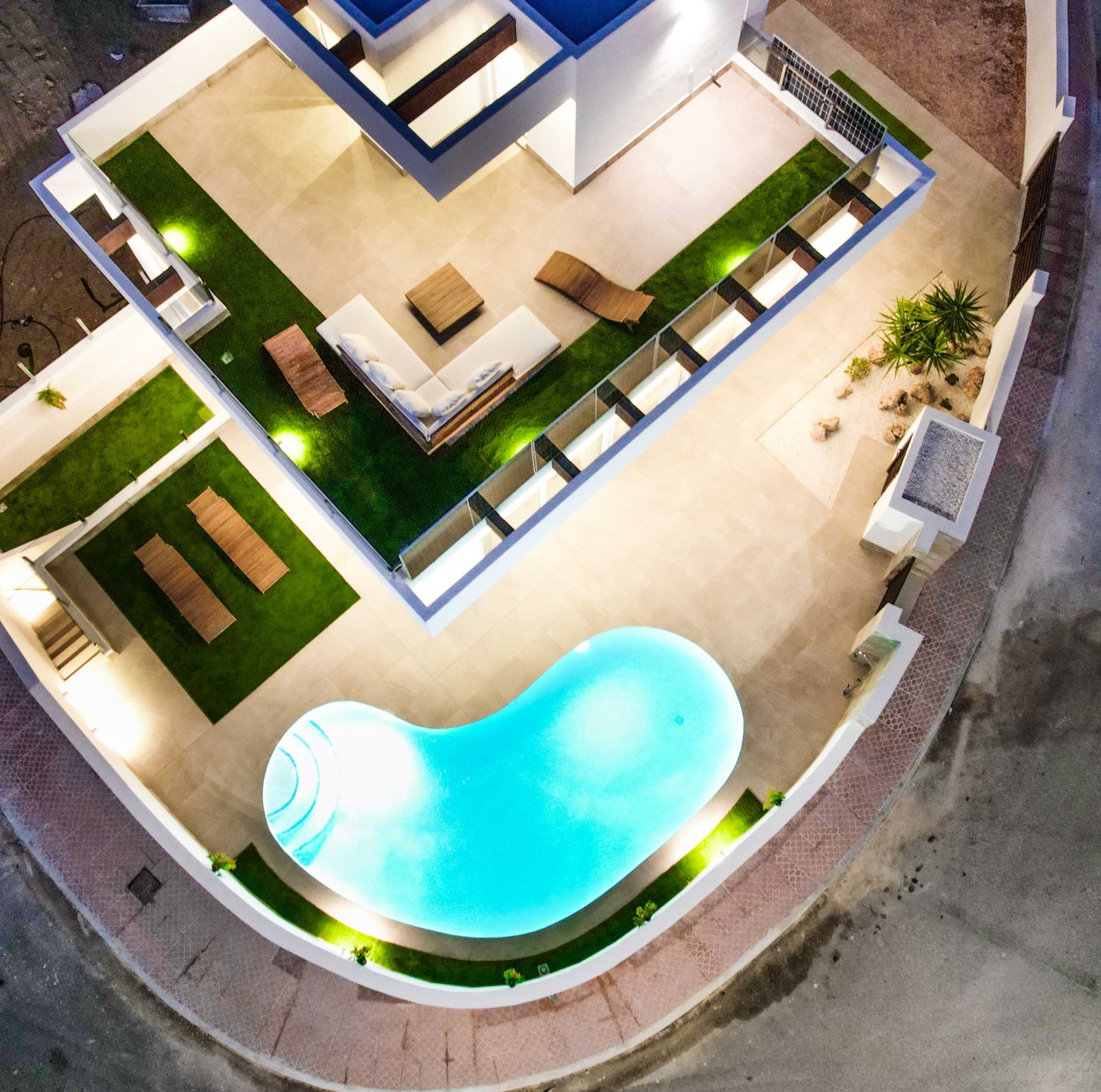  In der charmanten Ciudad Quesada gelegen, bietet diese exklusive Sammlung von 8 Reihenhäusern eine ideale Wohnumgebung für diejenigen, die ein modern