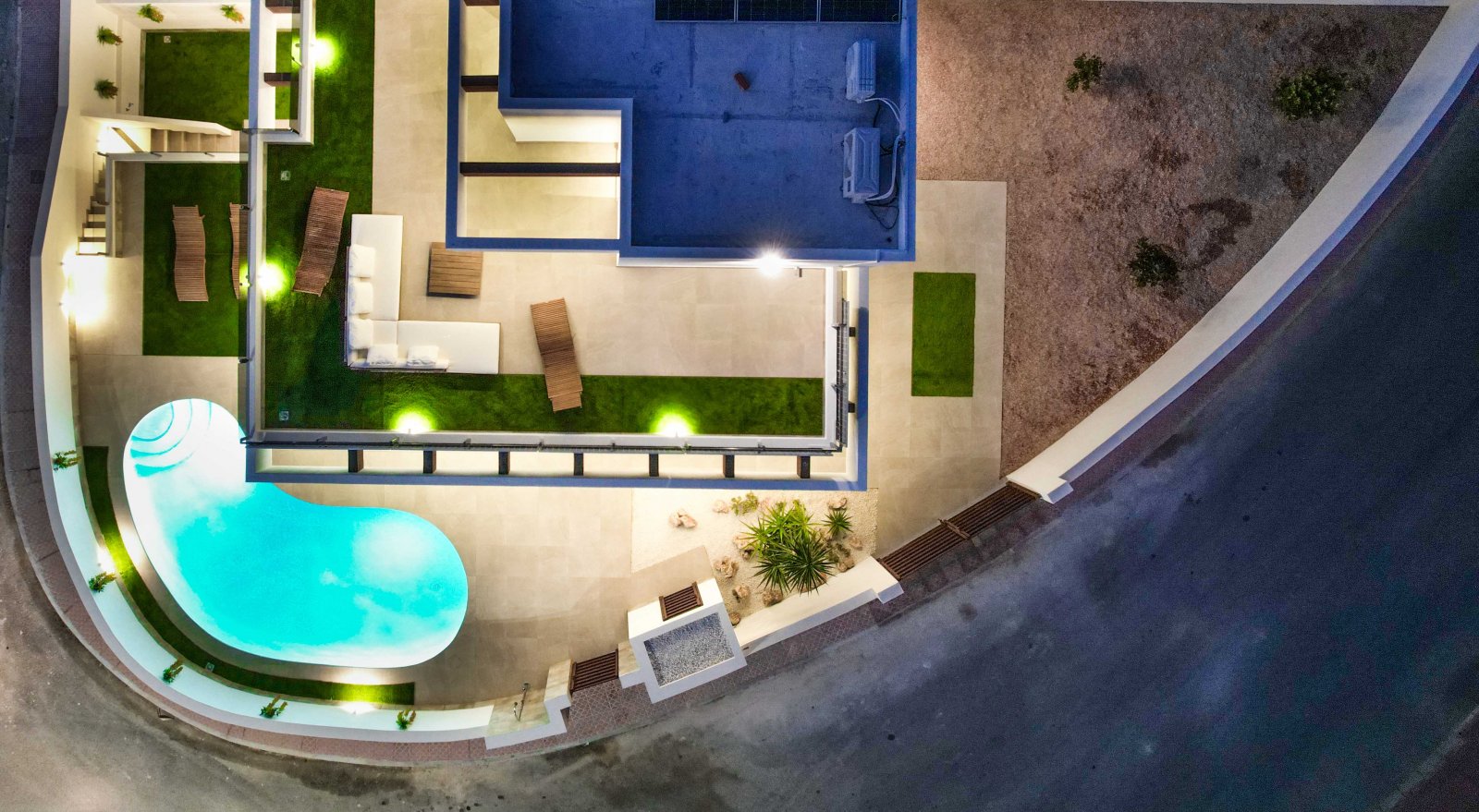  In der charmanten Ciudad Quesada gelegen, bietet diese exklusive Sammlung von 8 Reihenhäusern eine ideale Wohnumgebung für diejenigen, die ein modern