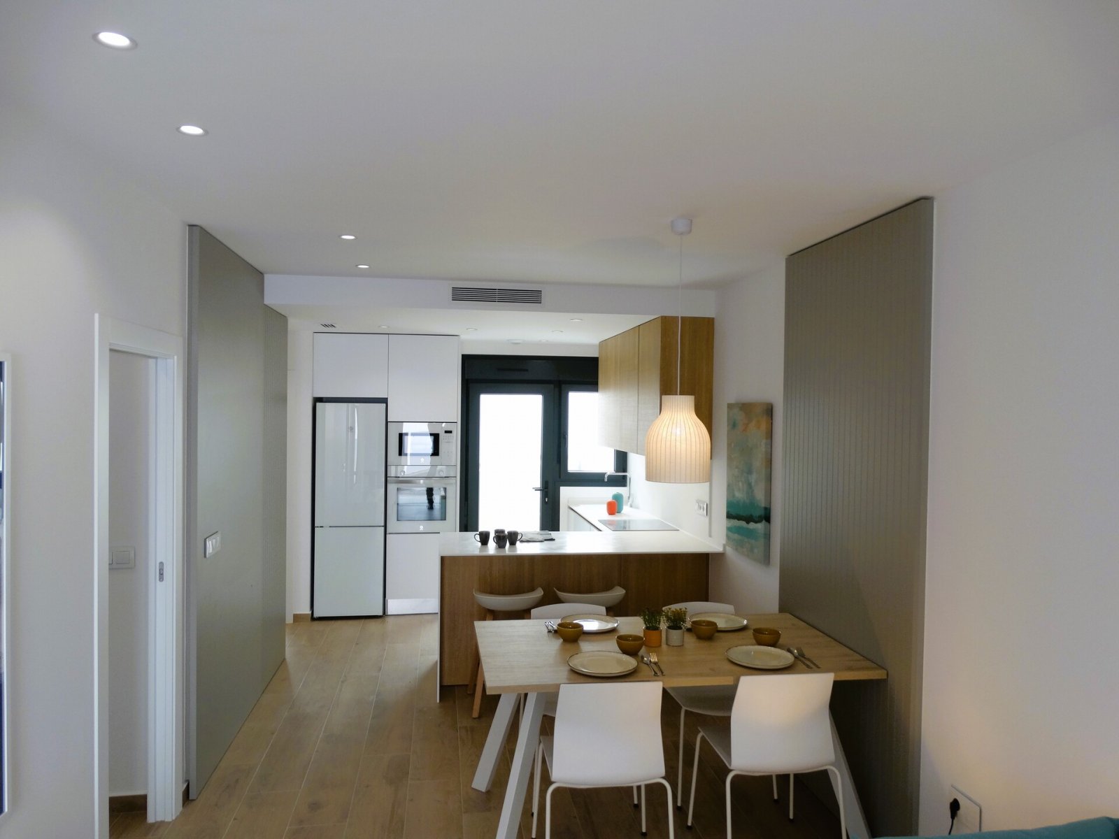  Im charmanten Ort Pilar de la Horadada gelegen, bietet diese Wohnanlage eine Auswahl von 28 Bungalows, die darauf ausgelegt sind, die Bedürfnisse der