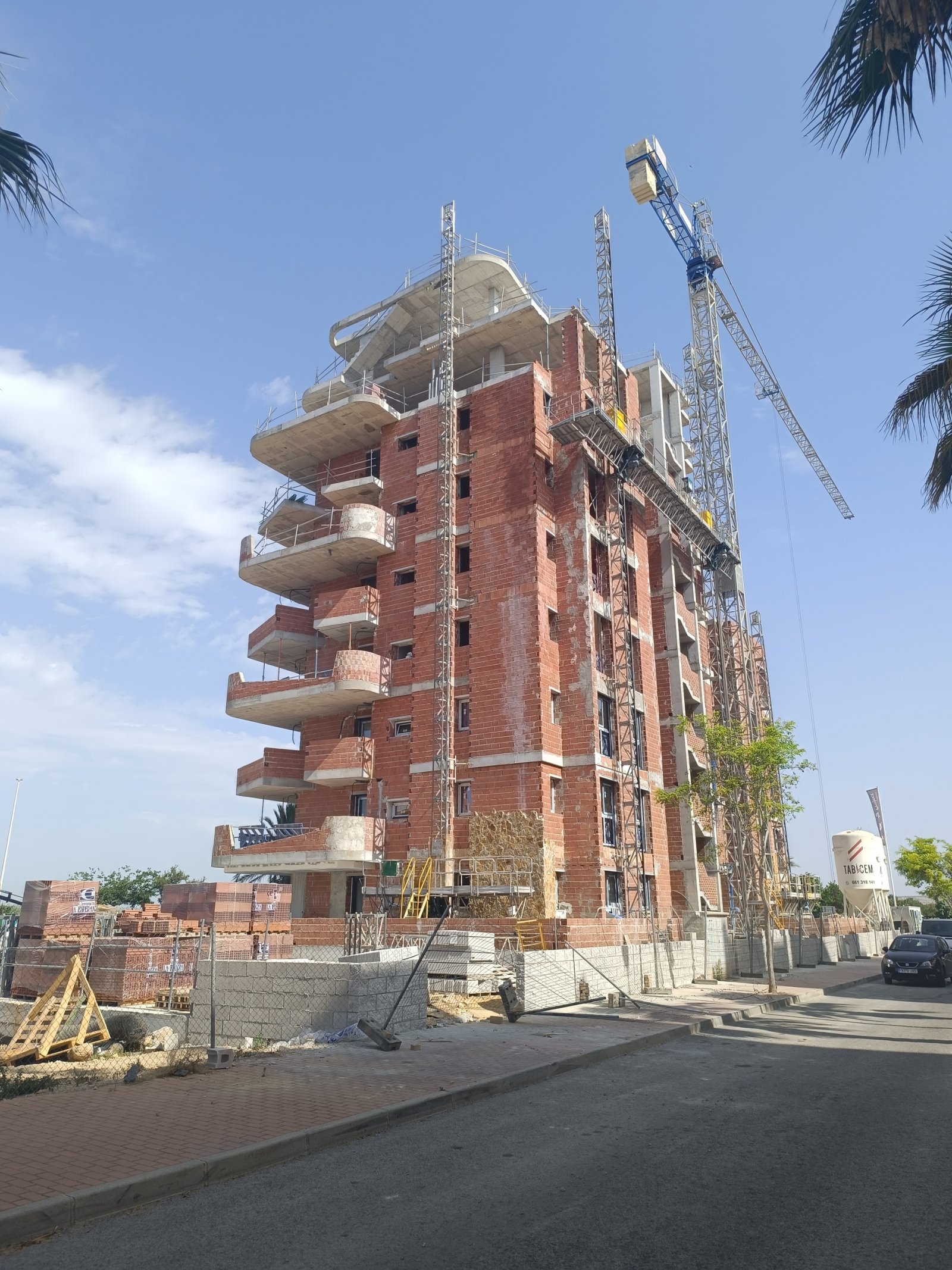  Diese exklusive Wohnanlage befindet sich in der charmanten Stadt Guardamar del Segura und bietet insgesamt 28 Immobilien, die für diejenigen entworfe