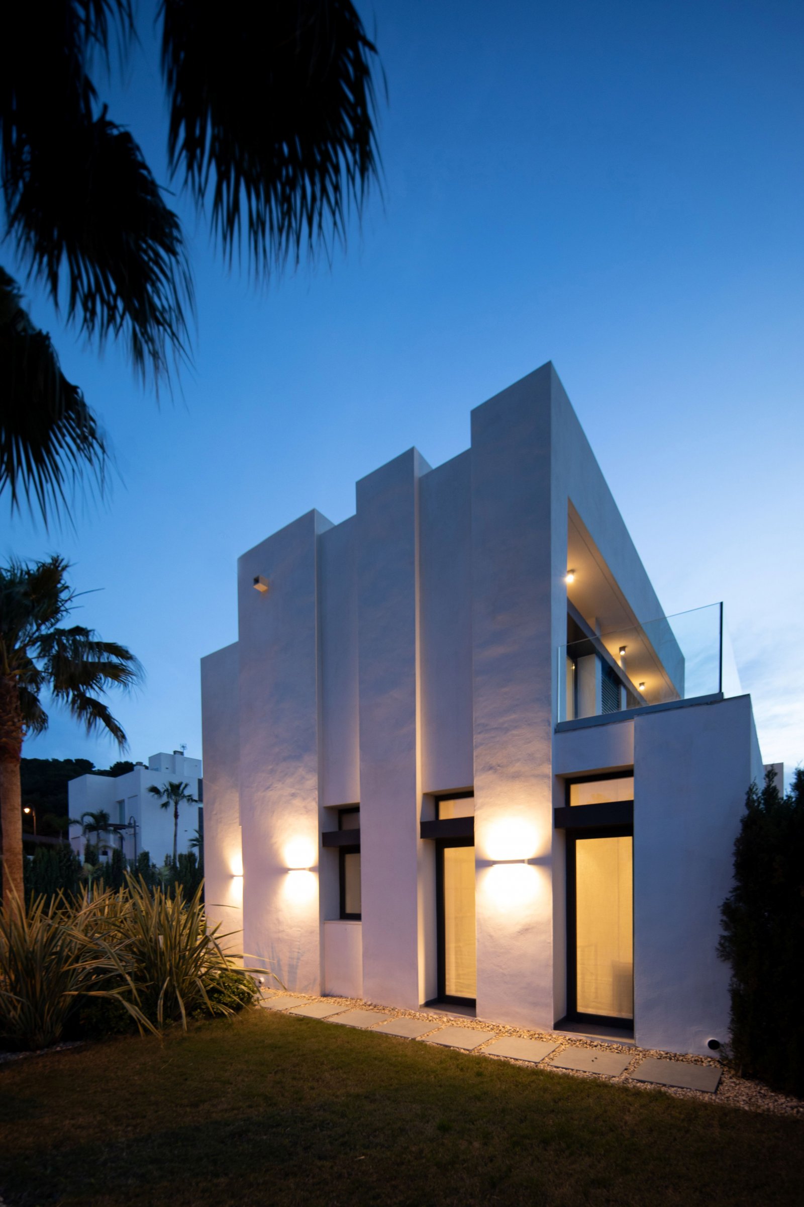  In der schönen Stadt Cartagena gelegen, bietet dieses exklusive Immobilienangebot zwei unabhängige Immobilien, die sich durch ihren beeindruckenden M