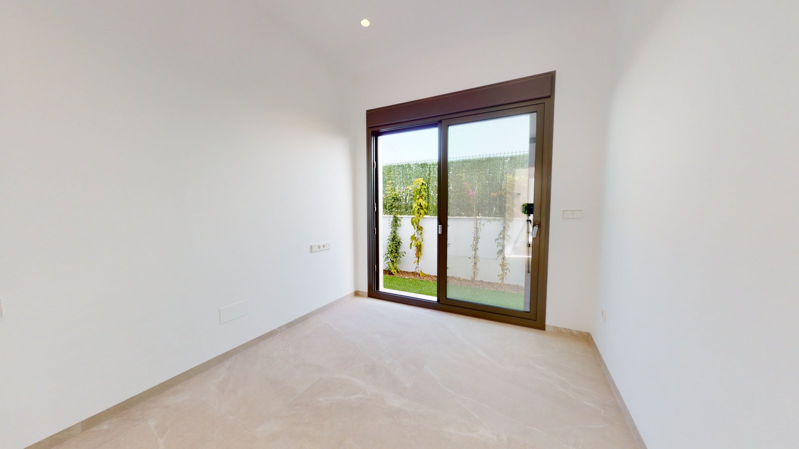  In der charmanten Stadt Los Alcázares gelegen, bietet dieser Wohnkomplex 23 freistehende Häuser, die für diejenigen entworfen wurden, die einen exklu