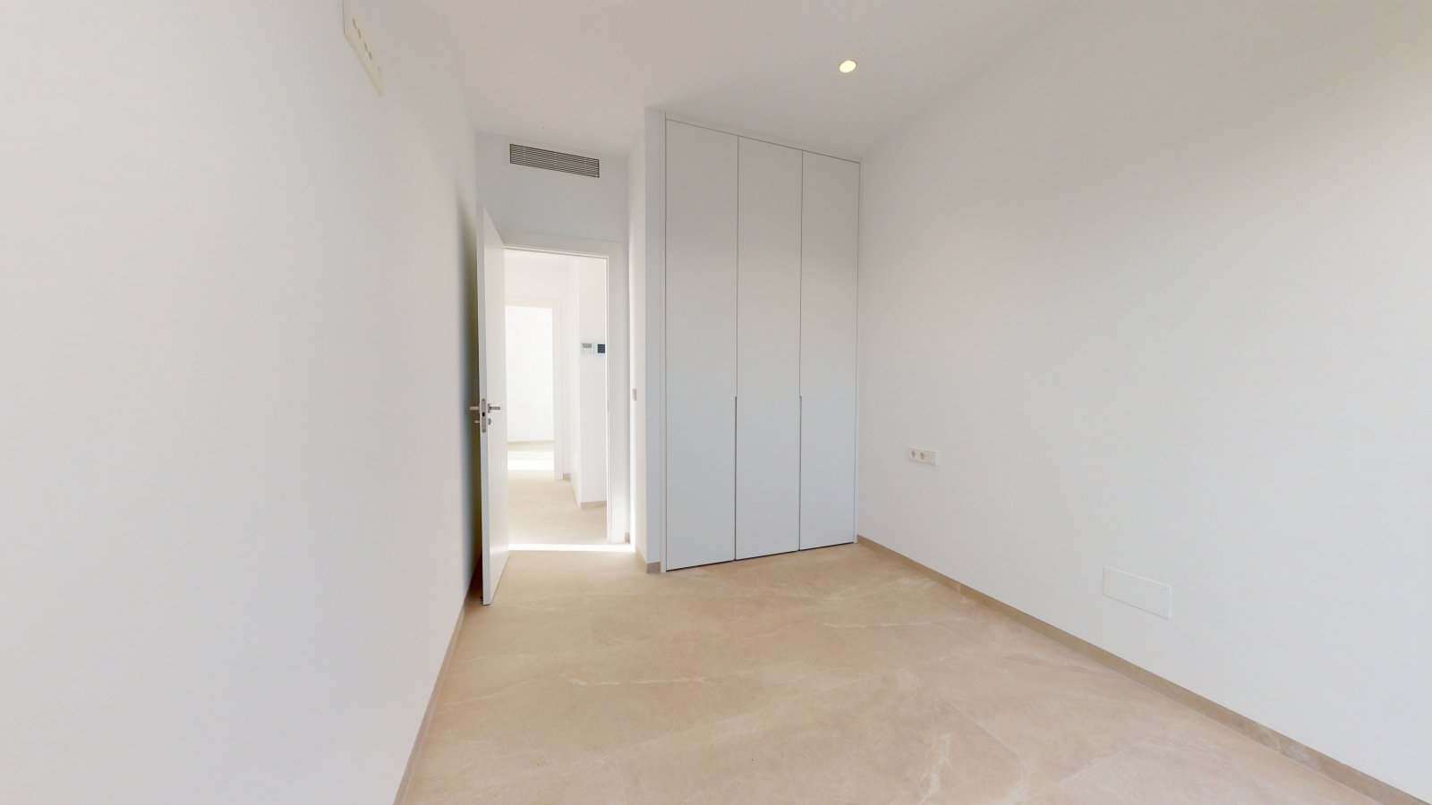  In der charmanten Stadt Los Alcázares gelegen, bietet dieser Wohnkomplex 23 freistehende Häuser, die für diejenigen entworfen wurden, die einen exklu