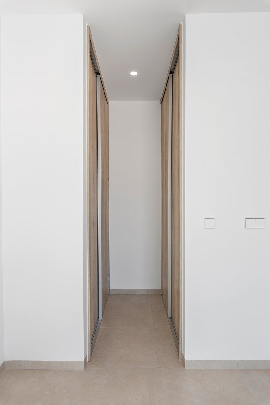  In der charmanten Stadt Los Alcázares gelegen, bietet dieser Wohnkomplex 23 freistehende Häuser, die für diejenigen entworfen wurden, die einen exklu