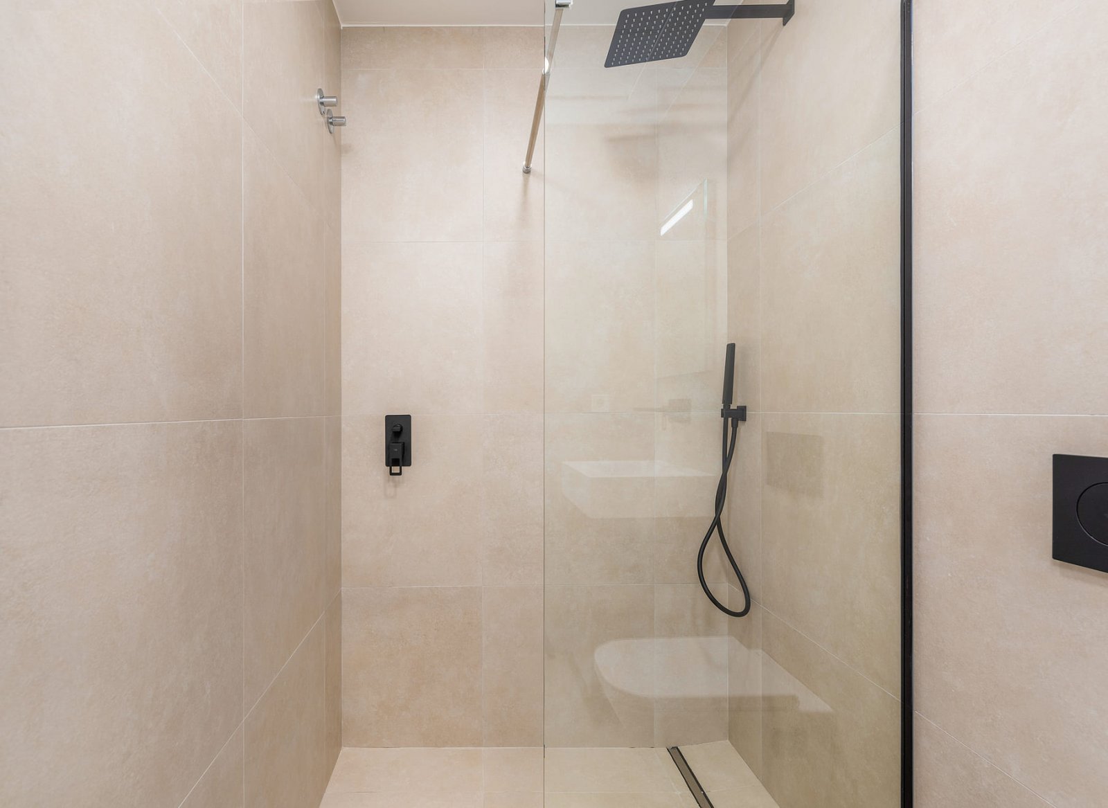  In der charmanten Stadt Los Alcázares gelegen, bietet dieser Wohnkomplex 23 freistehende Häuser, die für diejenigen entworfen wurden, die einen exklu