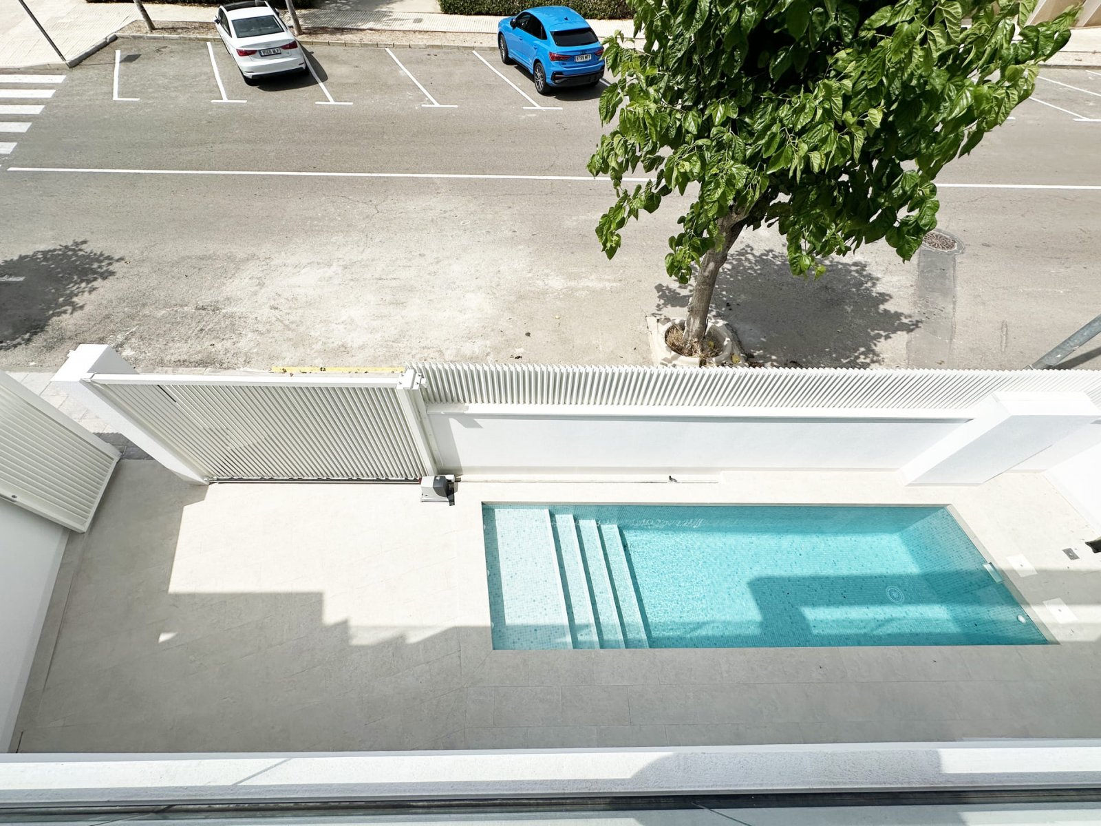  In der charmanten Ortschaft Torre de la Horadada gelegen, bietet diese exklusive Sammlung von vier freistehenden Häusern eine privilegierte Umgebung 