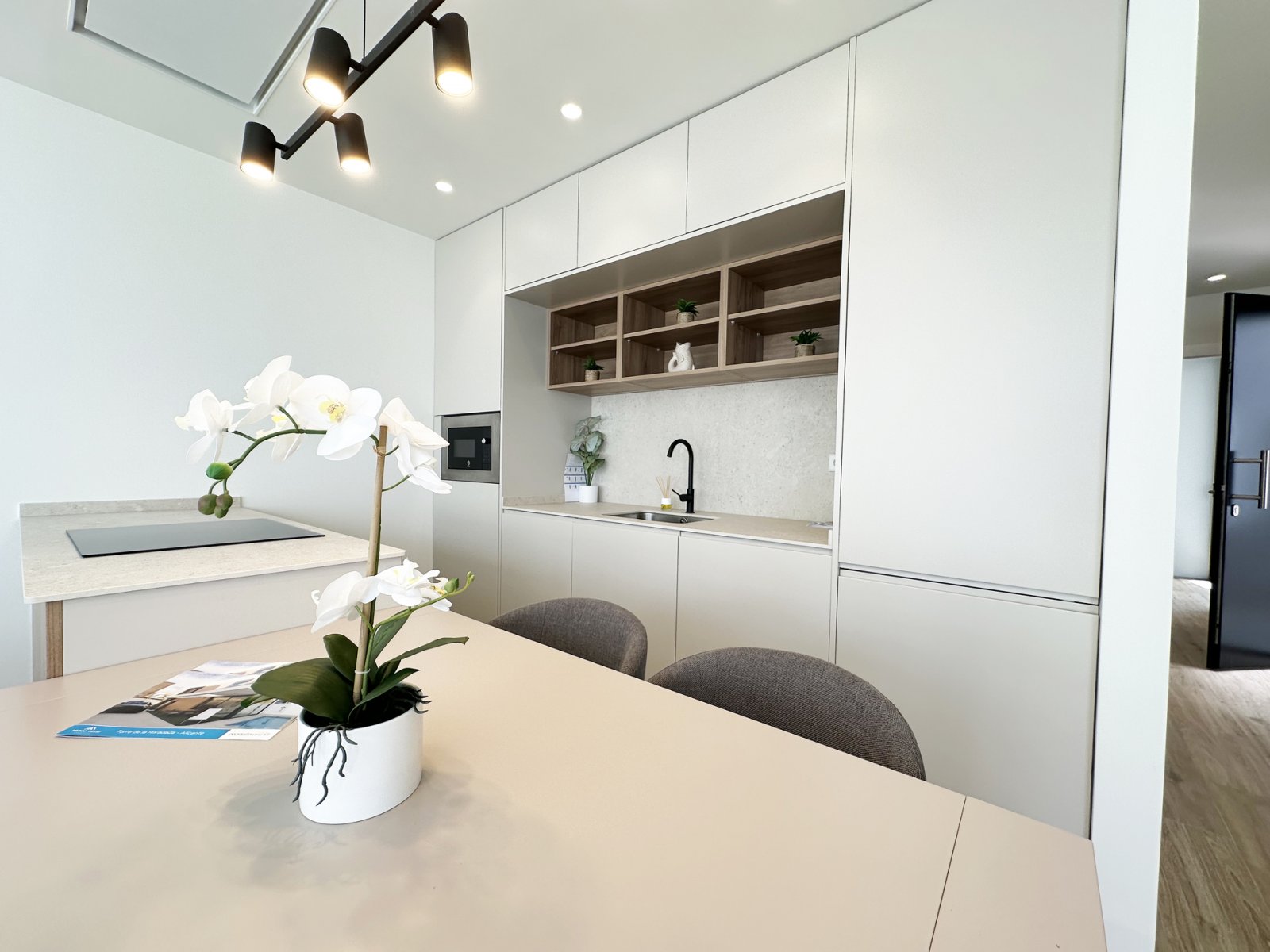  In der charmanten Ortschaft Torre de la Horadada gelegen, bietet diese exklusive Sammlung von vier freistehenden Häusern eine privilegierte Umgebung 