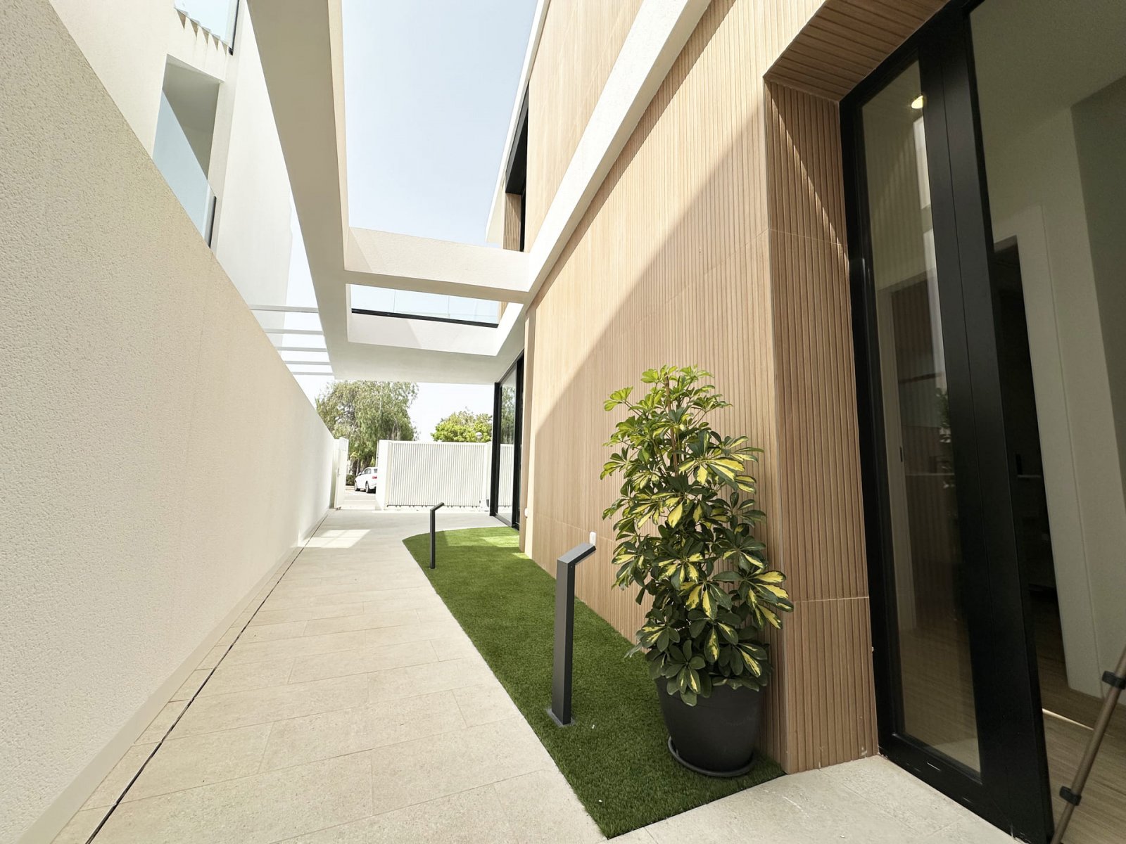  In der charmanten Ortschaft Torre de la Horadada gelegen, bietet diese exklusive Sammlung von vier freistehenden Häusern eine privilegierte Umgebung 