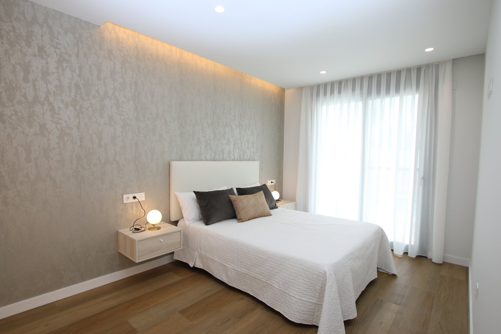  Diese exklusiven freistehenden Häuser befinden sich in der charmanten Gemeinde Pilar de la Horadada und bieten einen unvergleichlichen Lebensstil. In