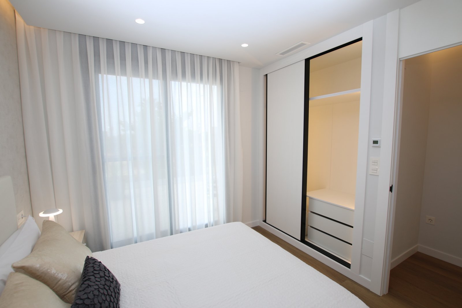  Diese exklusiven freistehenden Häuser befinden sich in der charmanten Gemeinde Pilar de la Horadada und bieten einen unvergleichlichen Lebensstil. In