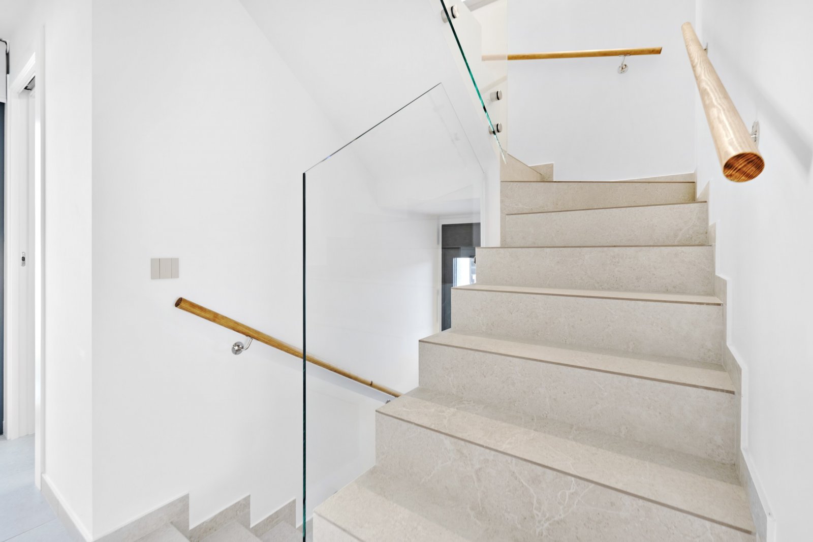  In der charmanten Umgebung von San Miguel de Salinas gelegen, bietet dieser exklusive Wohnkomplex 24 Immobilien, die für diejenigen entworfen wurden,