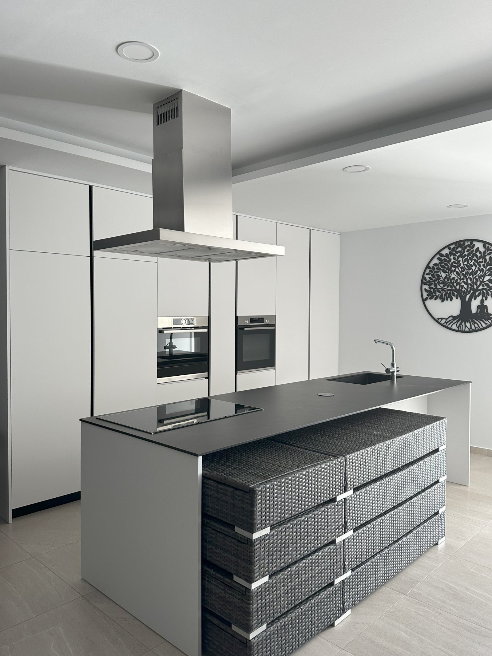  In der charmanten Ortschaft Pinoso gelegen, bietet diese exklusive Sammlung von 13 Einfamilienhäusern eine ideale Umgebung für diejenigen, die Ruhe u