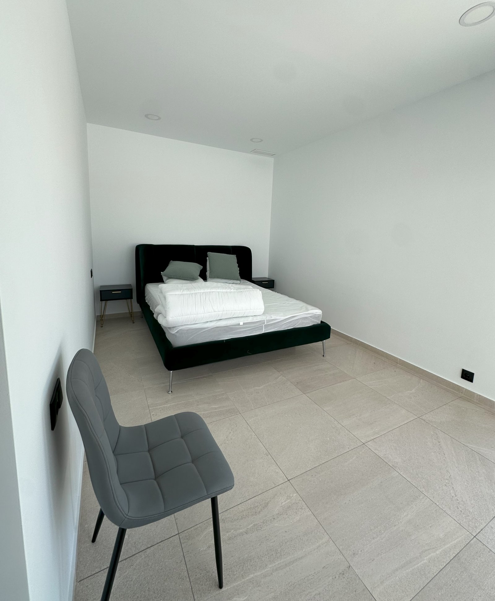  In der charmanten Ortschaft Pinoso gelegen, bietet diese exklusive Sammlung von 13 Einfamilienhäusern eine ideale Umgebung für diejenigen, die Ruhe u