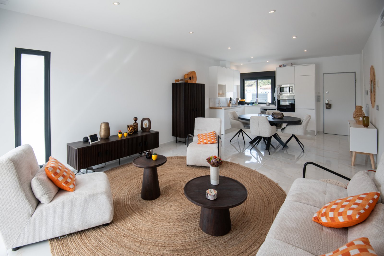  In der charmanten Umgebung von Pinar de Campoverde gelegen, bietet dieser Komplex von 9 freistehenden Häusern einen exklusiven und komfortablen Leben