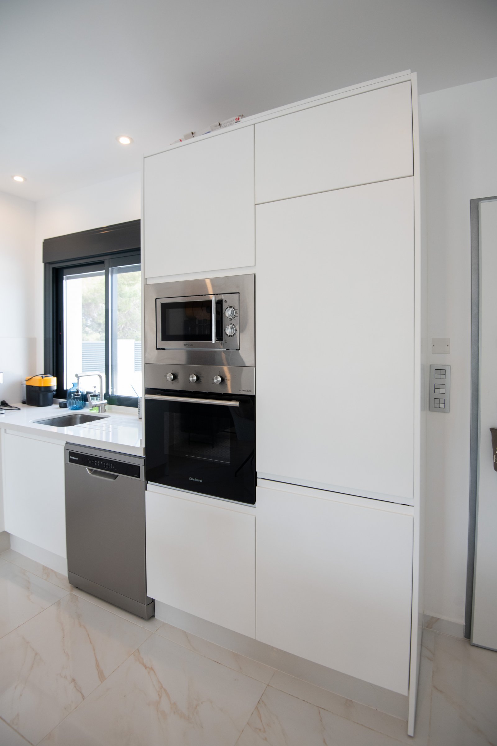  In der charmanten Umgebung von Pinar de Campoverde gelegen, bietet dieser Komplex von 9 freistehenden Häusern einen exklusiven und komfortablen Leben