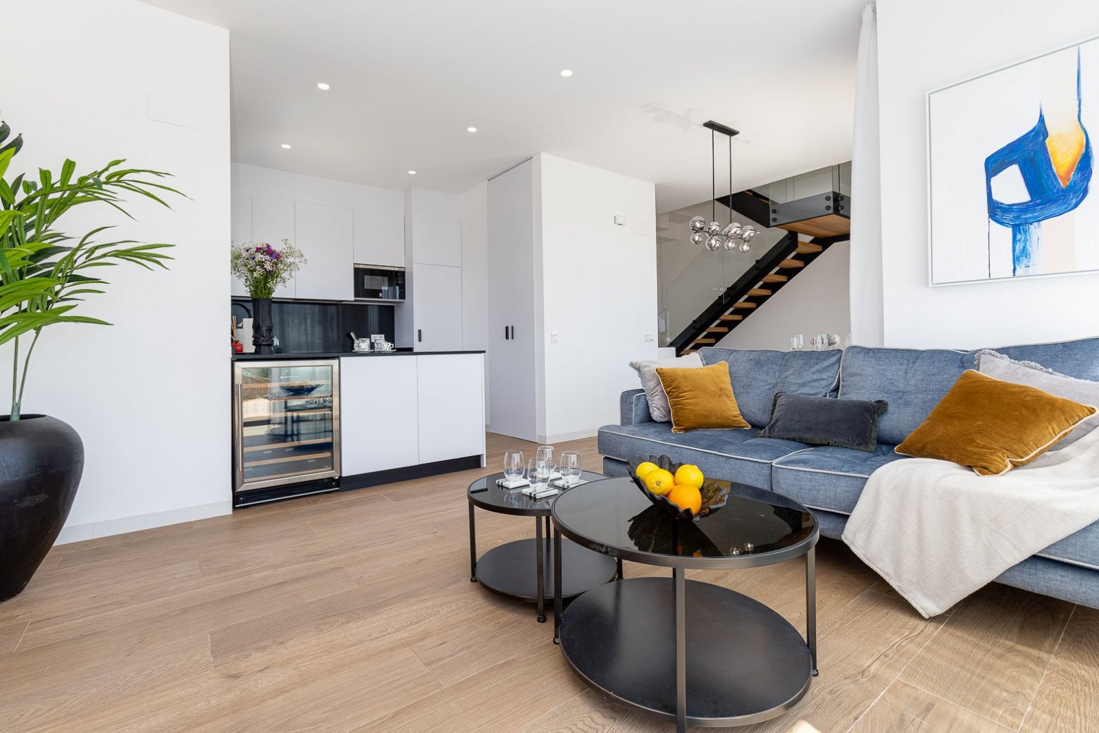  Diese exklusive Sammlung von 7 freistehenden Häusern befindet sich im charmanten Ort Finestrat und bietet eine privilegierte Umgebung nur 5 km vom Me