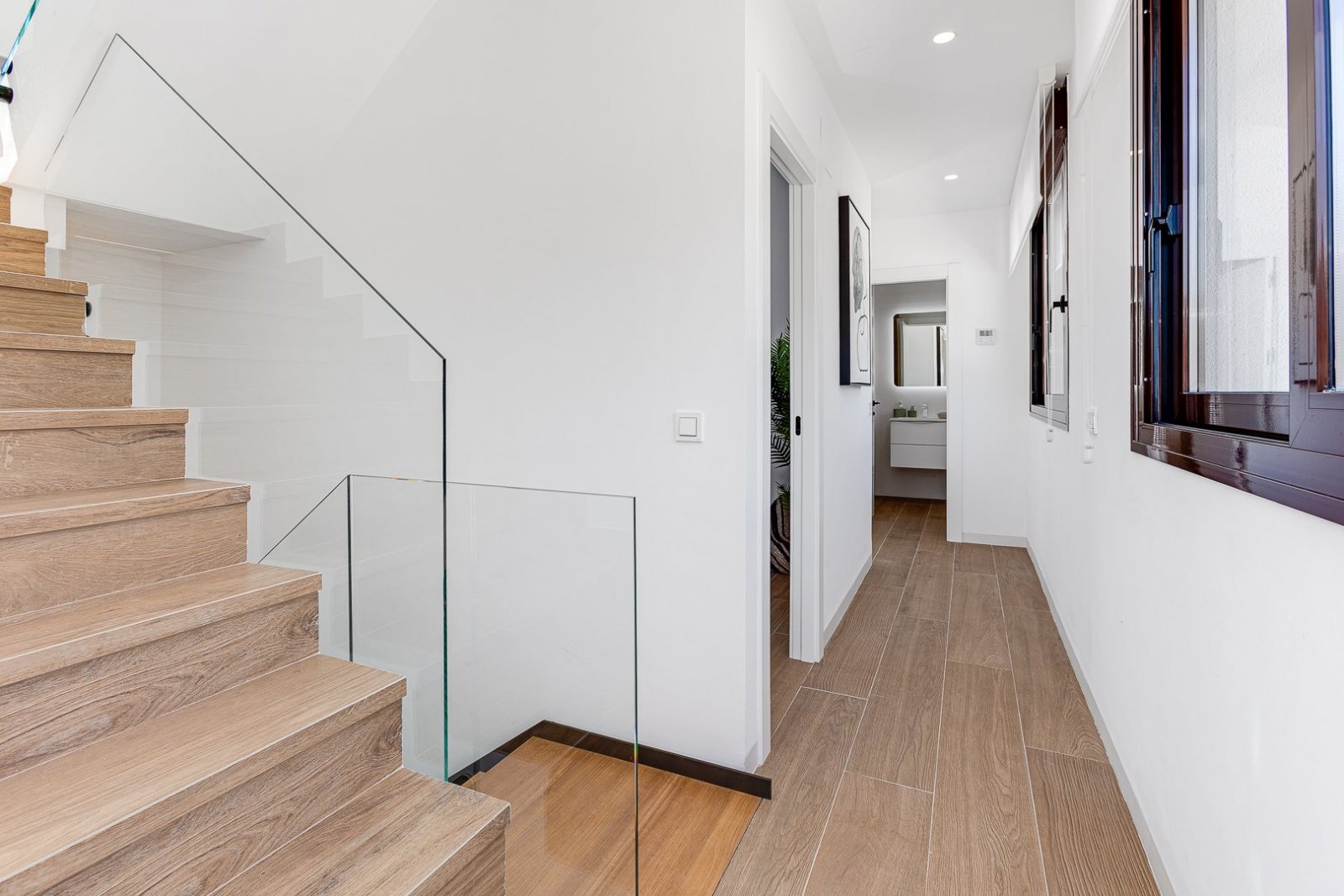  Diese exklusive Sammlung von 7 freistehenden Häusern befindet sich im charmanten Ort Finestrat und bietet eine privilegierte Umgebung nur 5 km vom Me