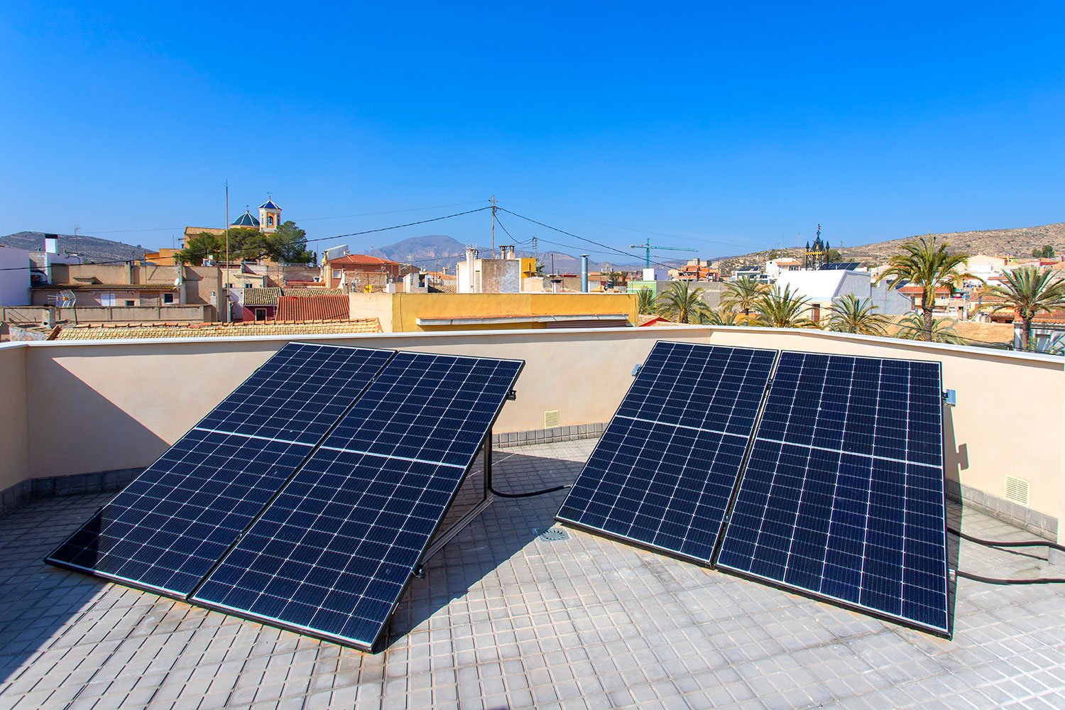 Im charmanten Ort Hondón de las Nieves gelegen, bietet diese Wohnanlage eine exklusive Auswahl an Wohnungen und Penthäusern. Mit insgesamt zwei verfü