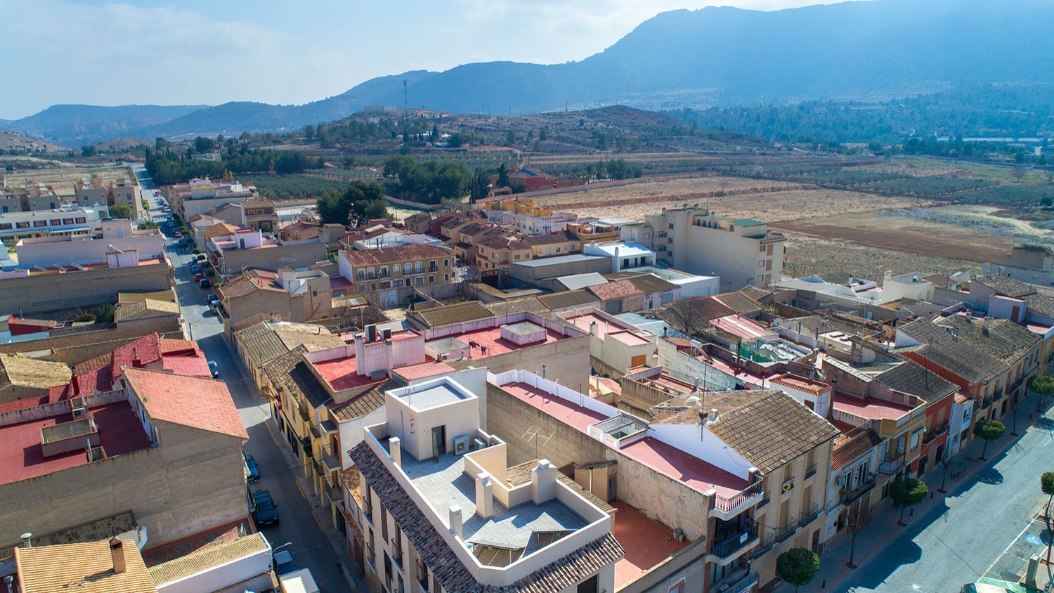  Im charmanten Ort Hondón de las Nieves gelegen, bietet diese Wohnanlage eine exklusive Auswahl an Wohnungen und Penthäusern. Mit insgesamt zwei verfü