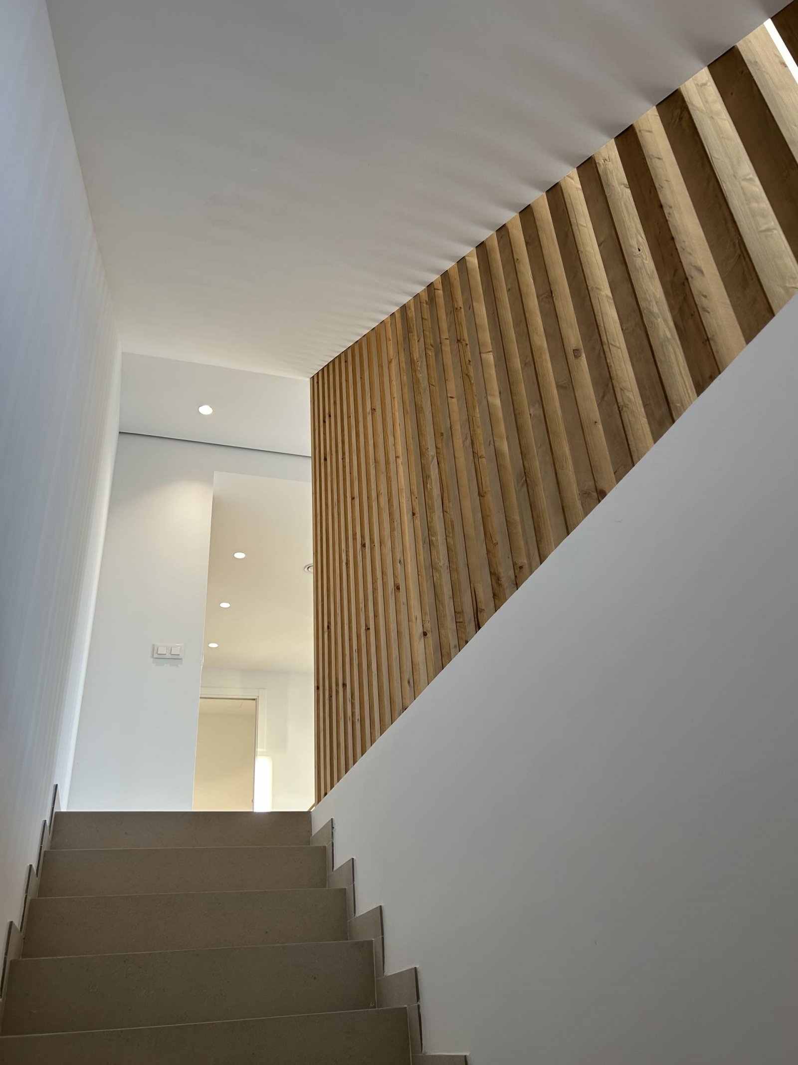  Diese exklusive Sammlung unabhängiger Häuser befindet sich in der charmanten Stadt Finestrat und bietet eine privilegierte Umgebung mit Meerblick. Di