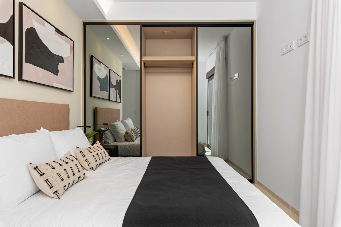  In der charmanten Ciudad Quesada gelegen, bietet diese freistehende Immobilie einen exklusiven Lebensstil in einer privilegierten Umgebung. Mit einem