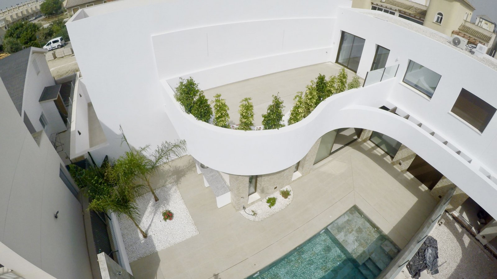  In der ruhigen Ortschaft Heredades gelegen, bietet diese exklusive Sammlung von Reihenhäusern eine einzigartige Gelegenheit, ein ruhiges und gut ange