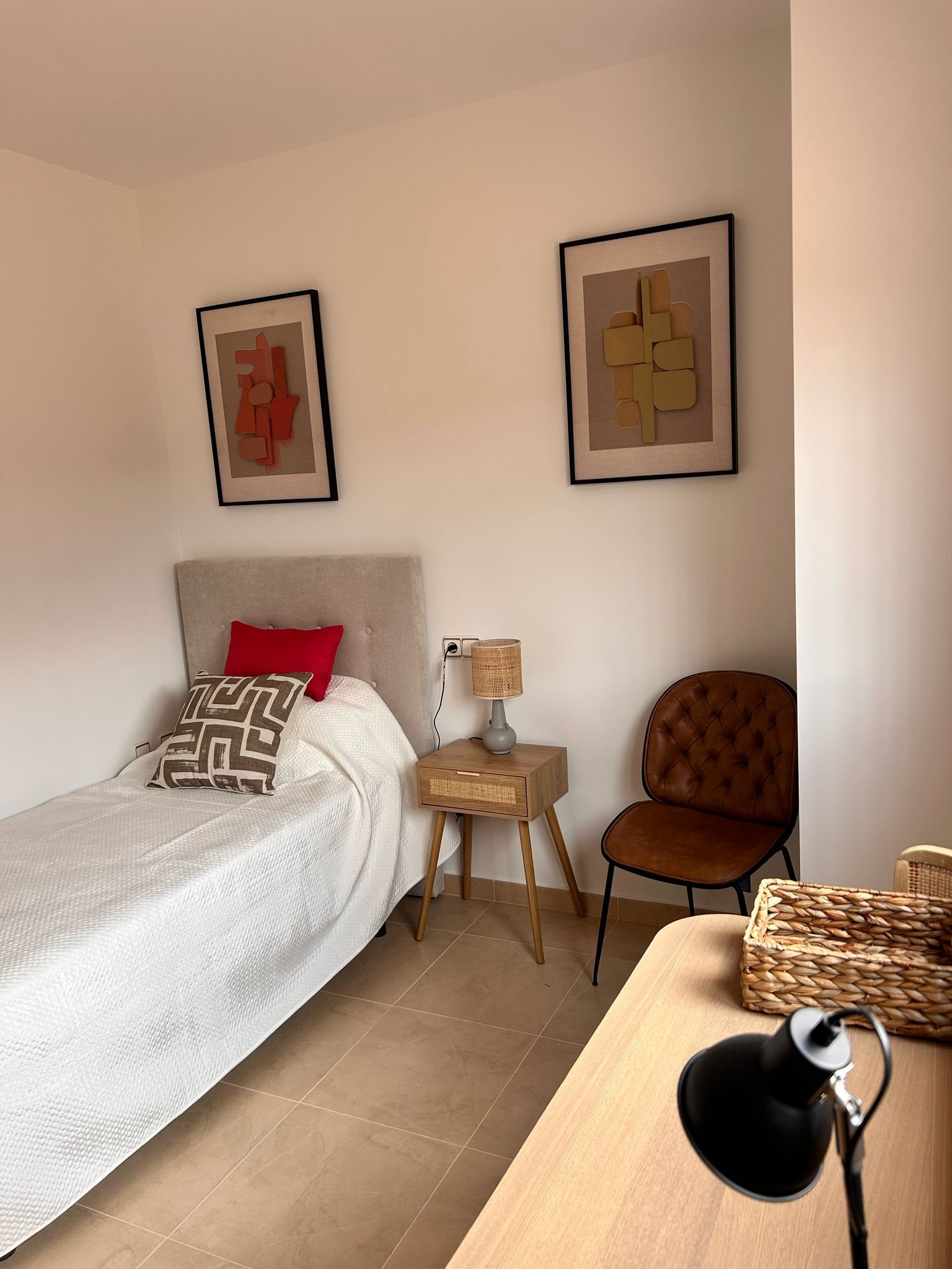  In der charmanten Stadt Orihuela gelegen, bietet diese Wohnanlage eine Vielzahl von Wohnoptionen, die unterschiedlichen Bedürfnissen und Lebensstilen