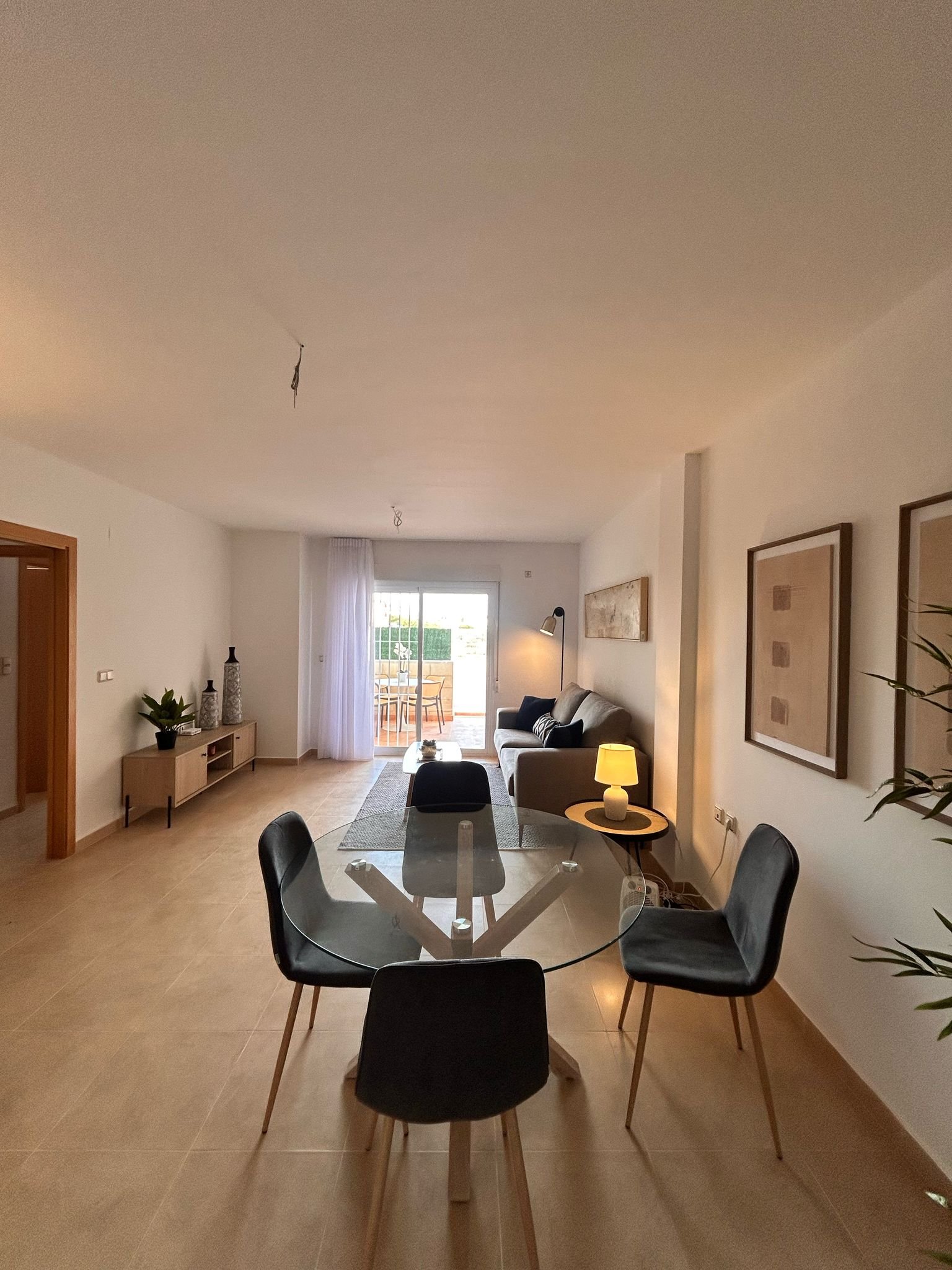  In der charmanten Stadt Orihuela gelegen, bietet diese Wohnanlage eine Vielzahl von Wohnoptionen, die unterschiedlichen Bedürfnissen und Lebensstilen