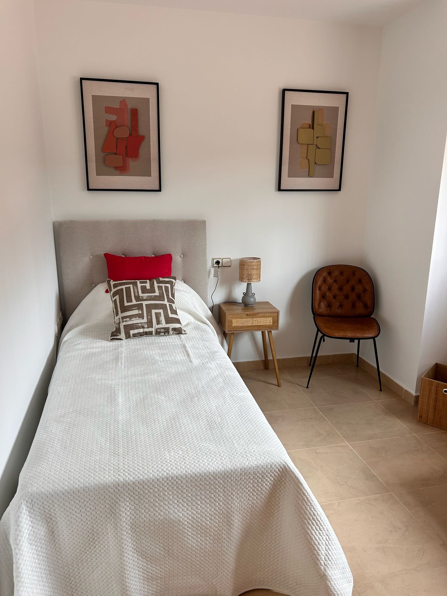  In der charmanten Stadt Orihuela gelegen, bietet diese Wohnanlage eine Vielzahl von Wohnoptionen, die unterschiedlichen Bedürfnissen und Lebensstilen