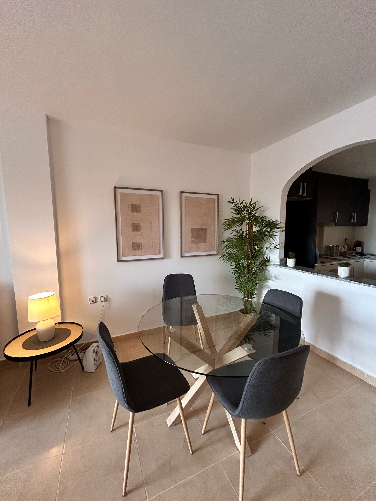  In der charmanten Stadt Orihuela gelegen, bietet diese Wohnanlage eine Vielzahl von Wohnoptionen, die unterschiedlichen Bedürfnissen und Lebensstilen