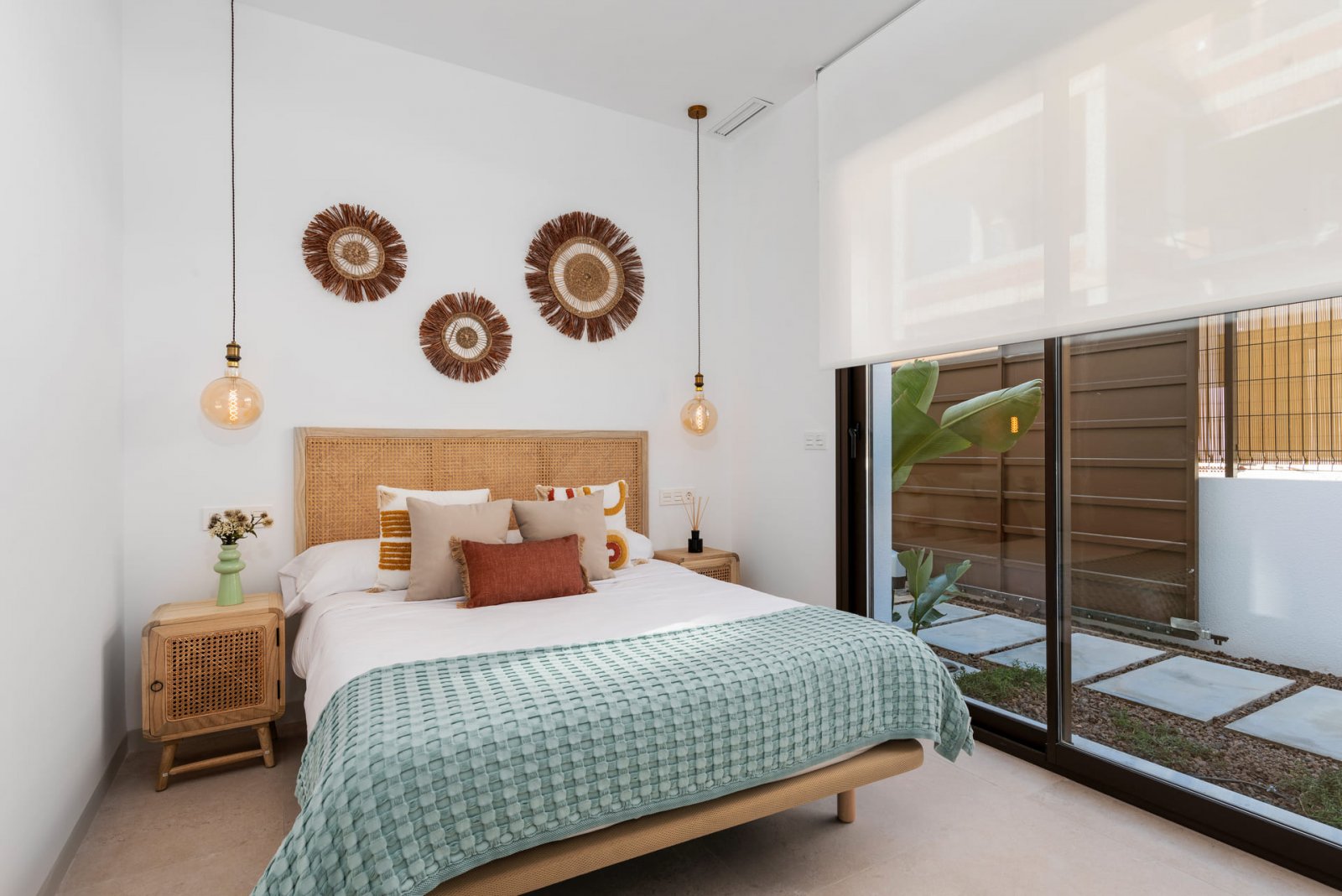  In der charmanten Ortschaft Los Alcázares gelegen, bietet diese exklusive Sammlung von 8 unabhängigen Wohnhäusern eine privilegierte Umgebung für die