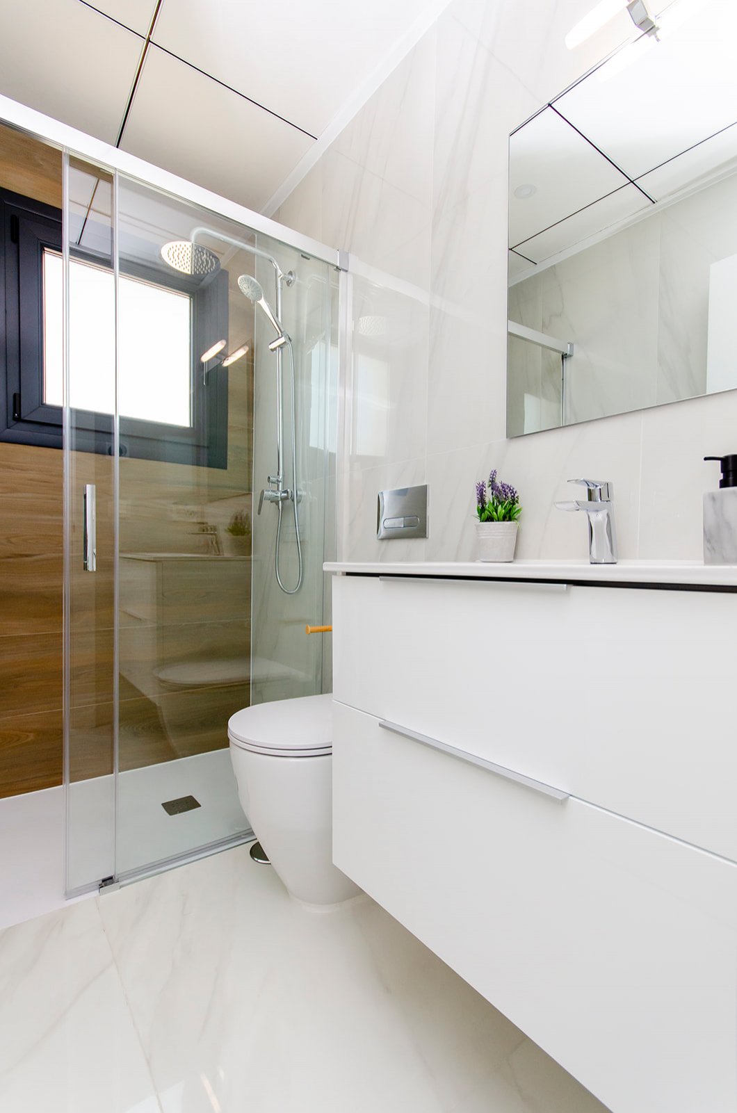  In der charmanten Stadt Orihuela gelegen, bietet dieser Wohnkomplex 39 unabhängige Häuser, die durch ihr modernes und funktionales Design hervorstech