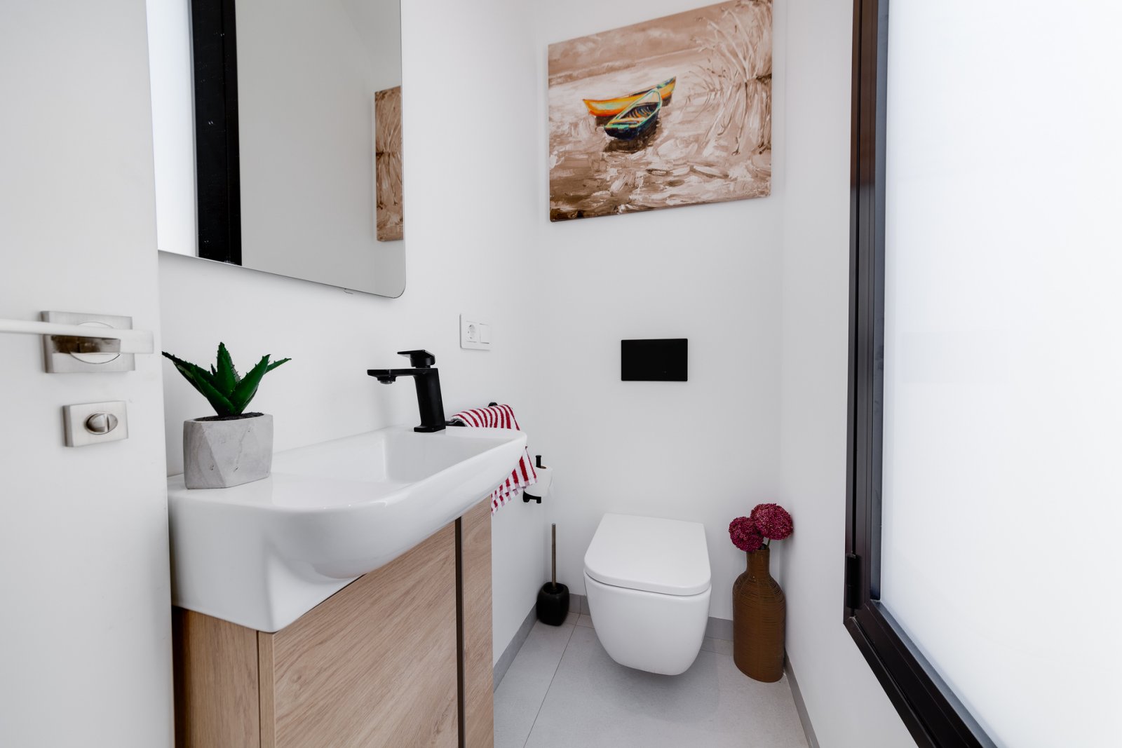  Im charmanten Ort Pilar de la Horadada gelegen, bietet diese Wohnanlage eine exklusive Auswahl von 6 unabhängigen Häusern. Dieser Standort ist ideal 