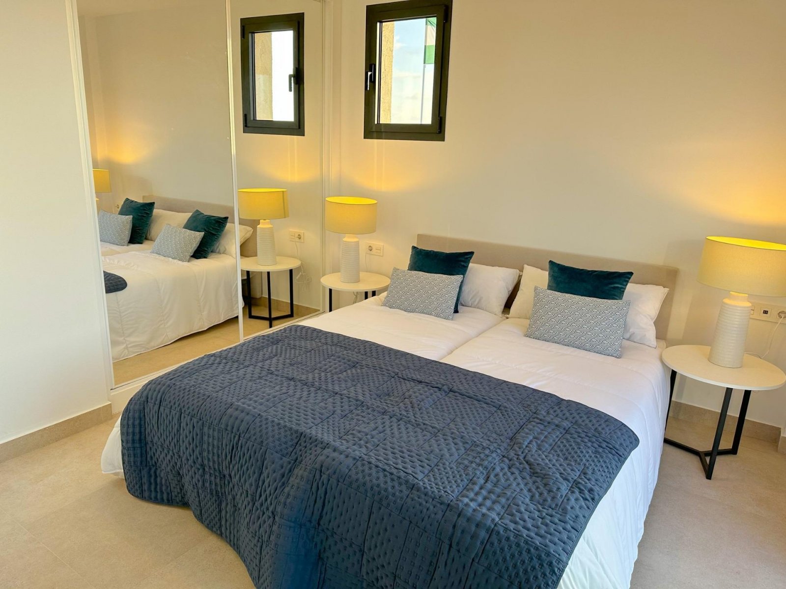  In der charmanten Ortschaft Cuevas del Almanzora gelegen, bieten diese Apartments ein einzigartiges Wohnerlebnis mit Meerblick. Mit insgesamt 10 verf