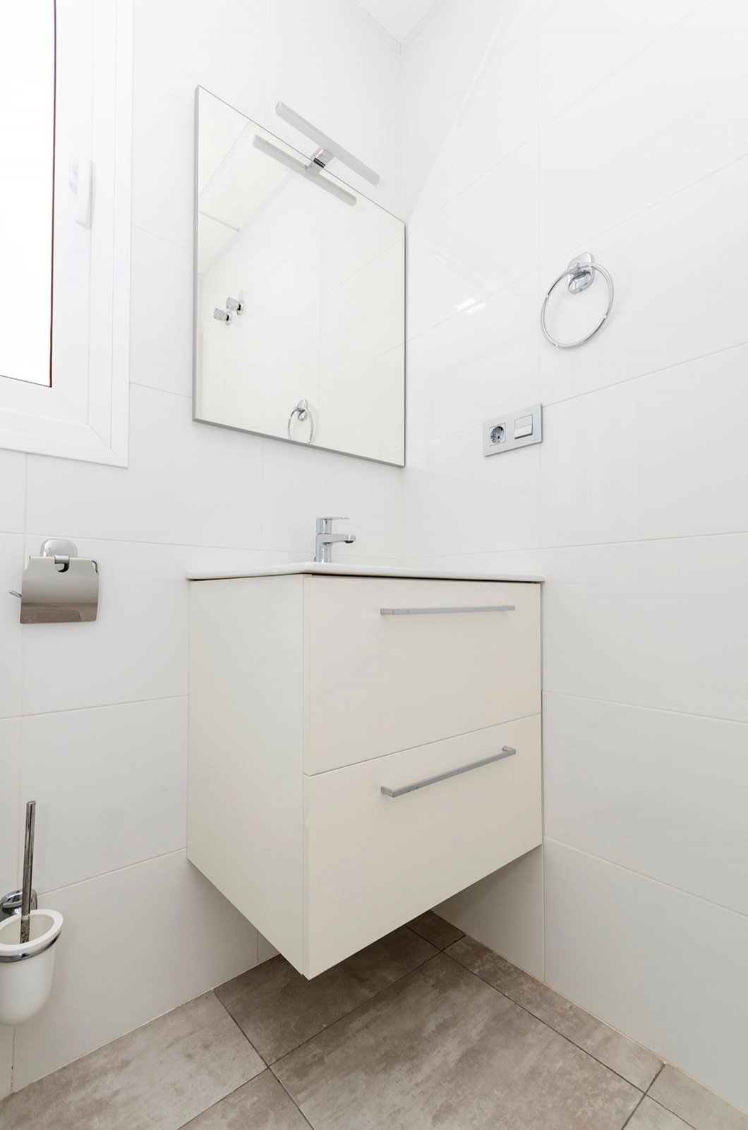  In der charmanten Stadt Torrevieja gelegen, bietet diese Wohnanlage eine exklusive Auswahl von 7 Reihenhäusern. Diese Häuser sind für diejenigen konz