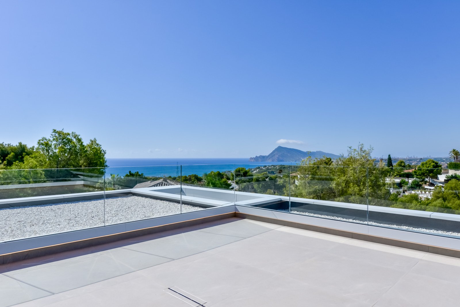  Komplett fertiggestellte Luxusimmobilie in Altea, mit Meerblick, in einer sehr ruhigen Gegend, gebaut nach Nachhaltigkeits- und Energieeffizienzstand