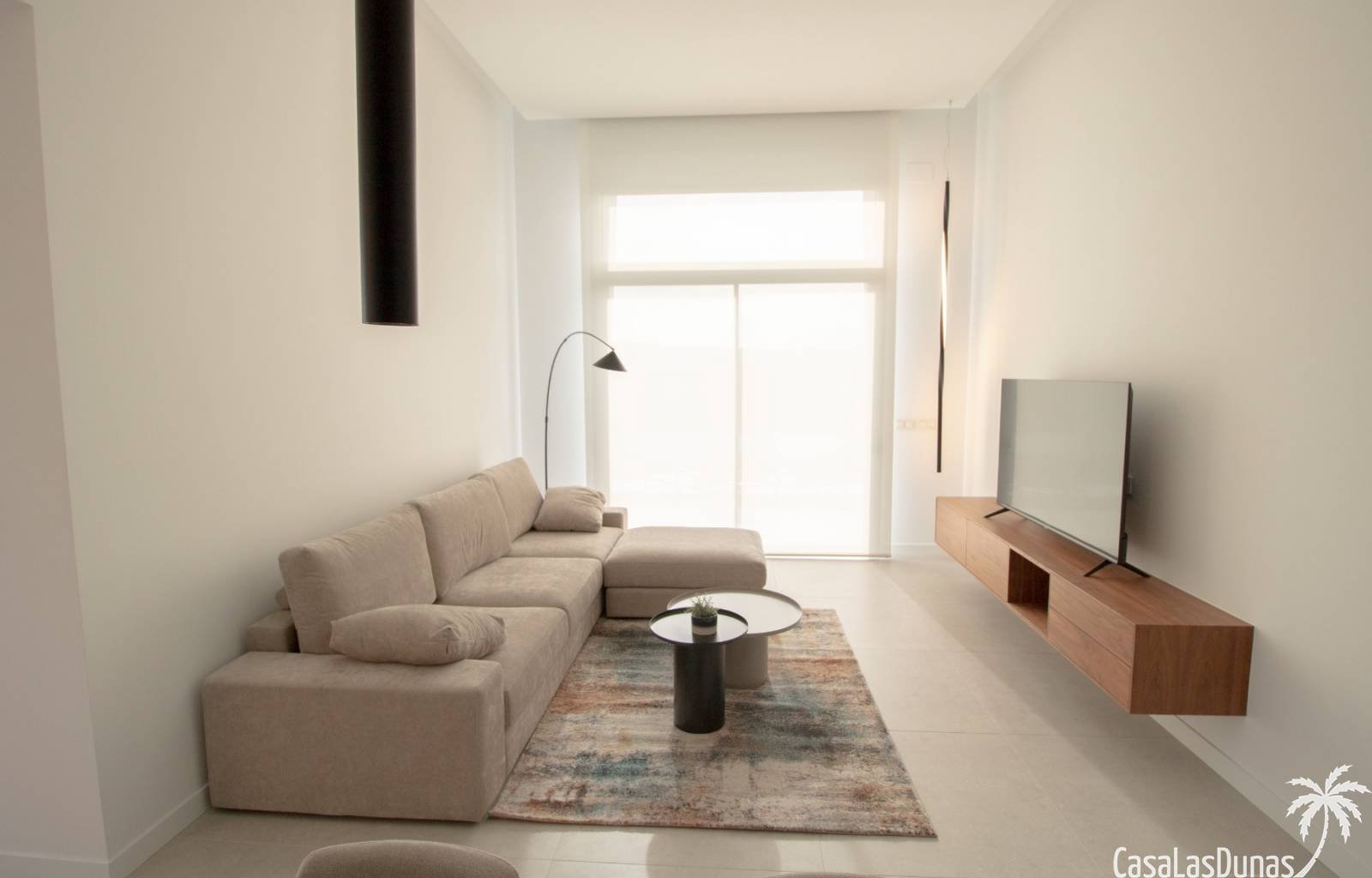  Wachen Sie jeden Morgen mit Blick auf das Meer und die grünen Hügel des benachbarten Golfplatzes auf. Profitieren Sie von natürlichem Licht dank der 