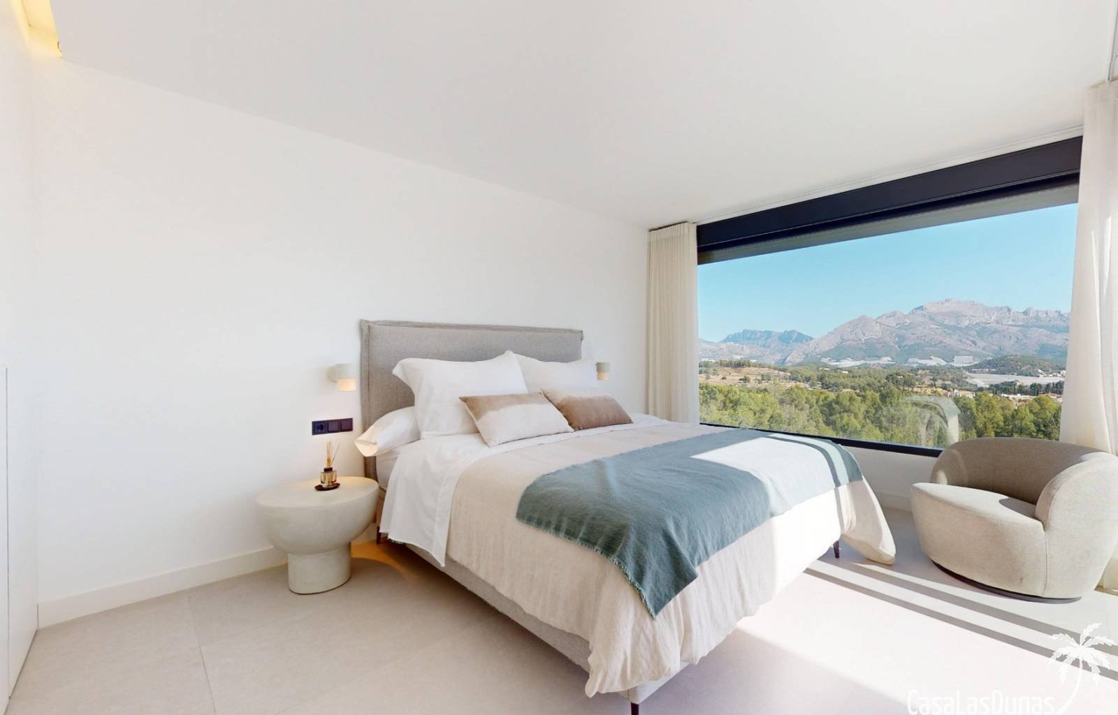  Im sonnenverwöhnten Polop an der Costa Blanca entstehen 6 wunderschöne Villen mit privaten Pools. Die Häuser befinden sich in einer sehr schönen Lage