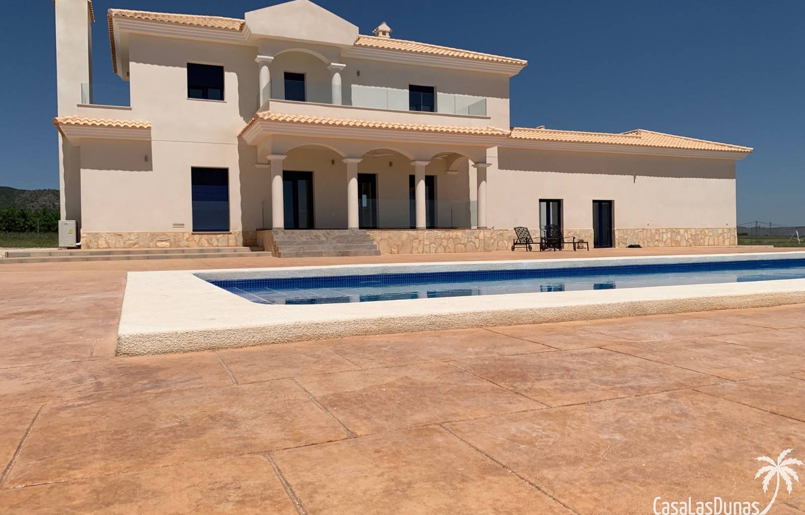 Bauen Sie Ihre eigene Traumvilla in Pinoso ! Es besteht die Möglichkeit, zwischen einem traditionellen Baustil und einem modernen Stil zu wählen. Das