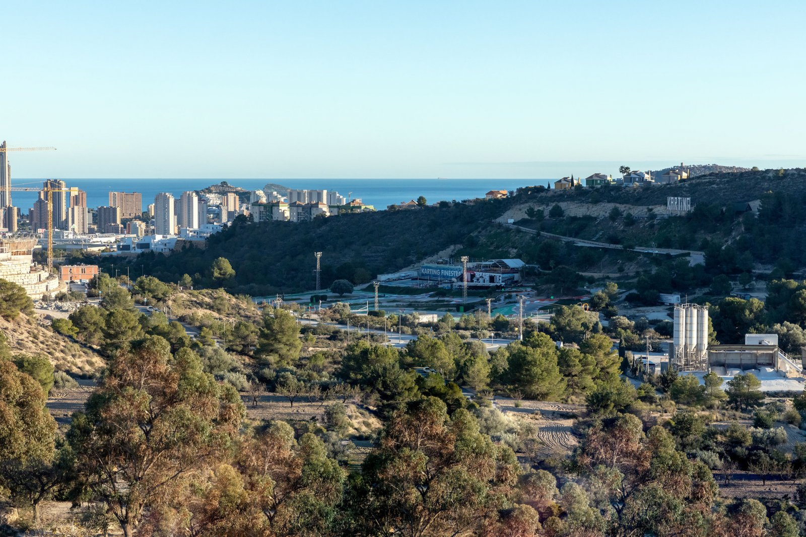  In der charmanten Stadt Finestrat gelegen, bietet diese Residenz eine exklusive Auswahl von 10 Immobilien, darunter Apartments und Penthäuser. Entwor