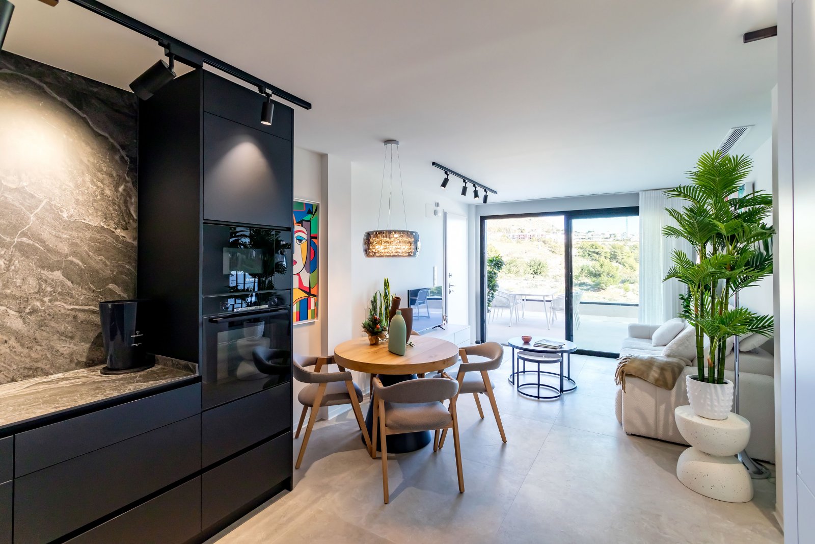  In der charmanten Stadt Finestrat gelegen, bietet diese Residenz eine exklusive Auswahl von 10 Immobilien, darunter Apartments und Penthäuser. Entwor