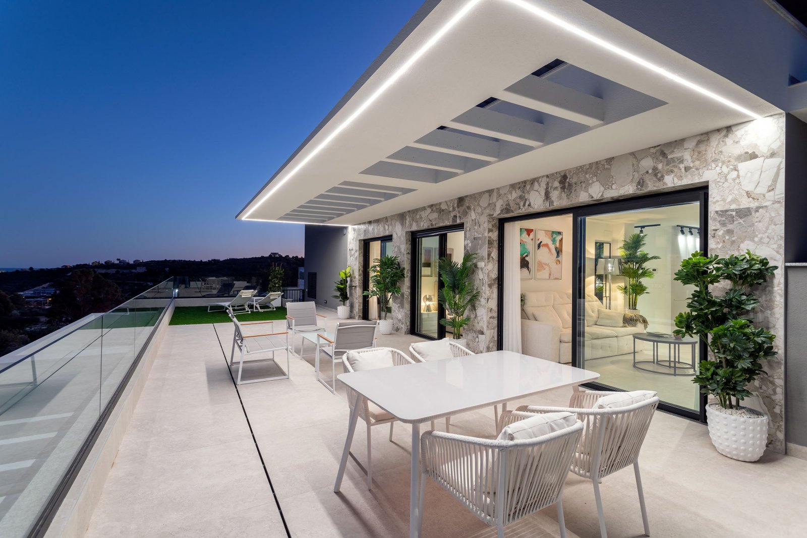  In der charmanten Stadt Finestrat gelegen, bietet diese Residenz eine exklusive Auswahl von 10 Immobilien, darunter Apartments und Penthäuser. Entwor