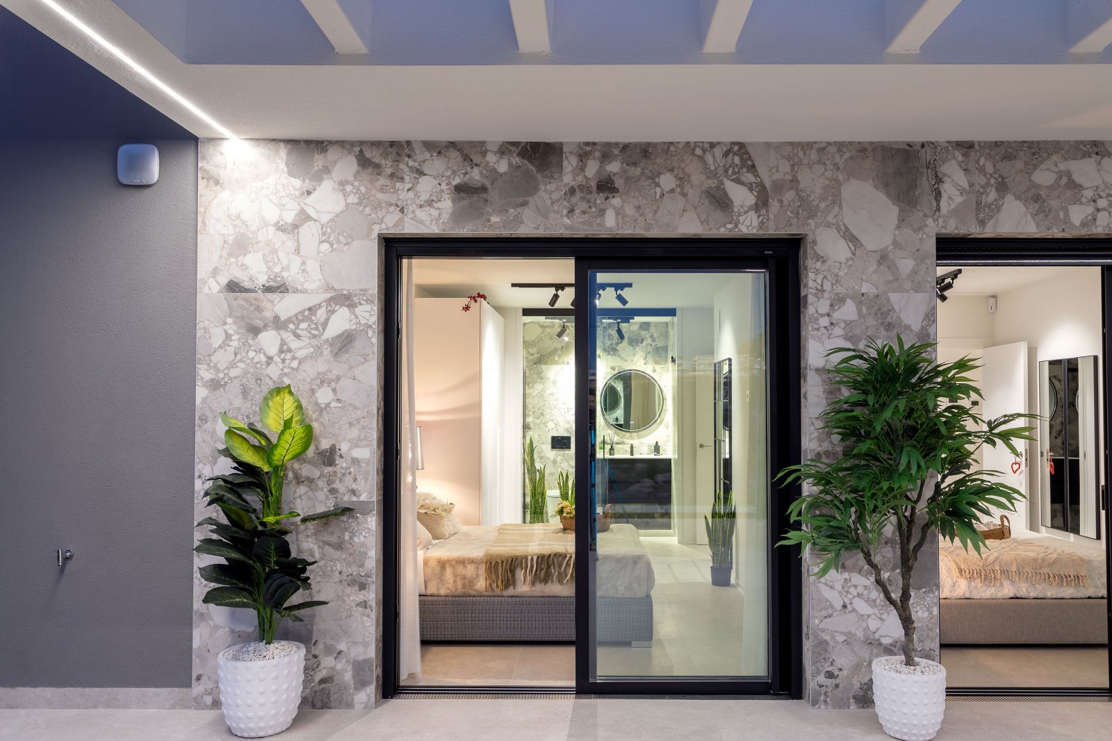  In der charmanten Stadt Finestrat gelegen, bietet diese Residenz eine exklusive Auswahl von 10 Immobilien, darunter Apartments und Penthäuser. Entwor