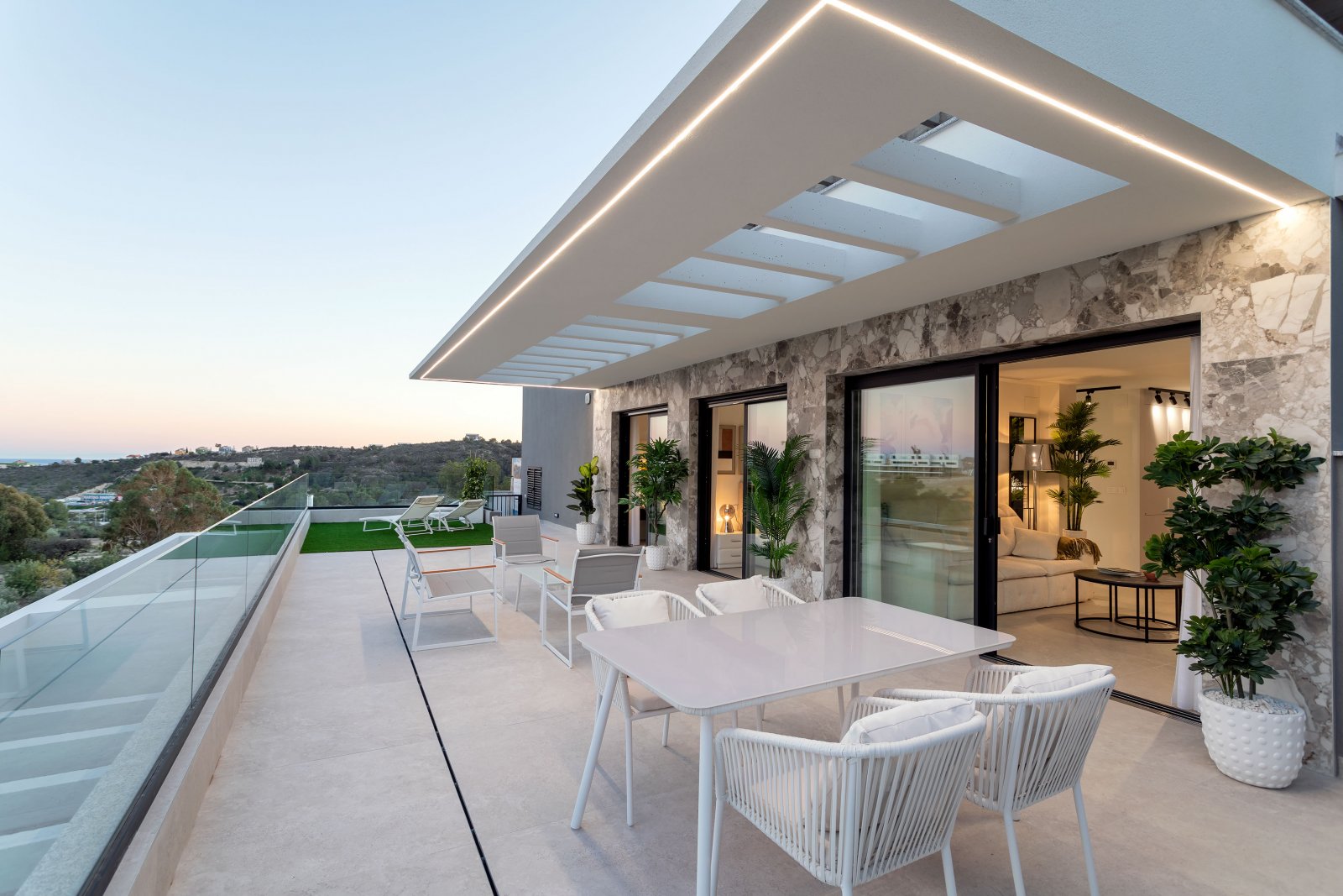  In der charmanten Stadt Finestrat gelegen, bietet diese Residenz eine exklusive Auswahl von 10 Immobilien, darunter Apartments und Penthäuser. Entwor