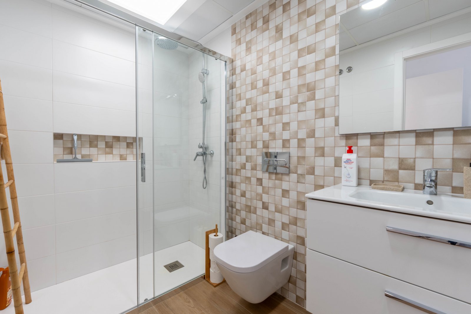  In der charmanten Region Murcia gelegen, bietet dieses unabhängige Anwesen eine ideale Umgebung für diejenigen, die ein exklusives und gut angebunden