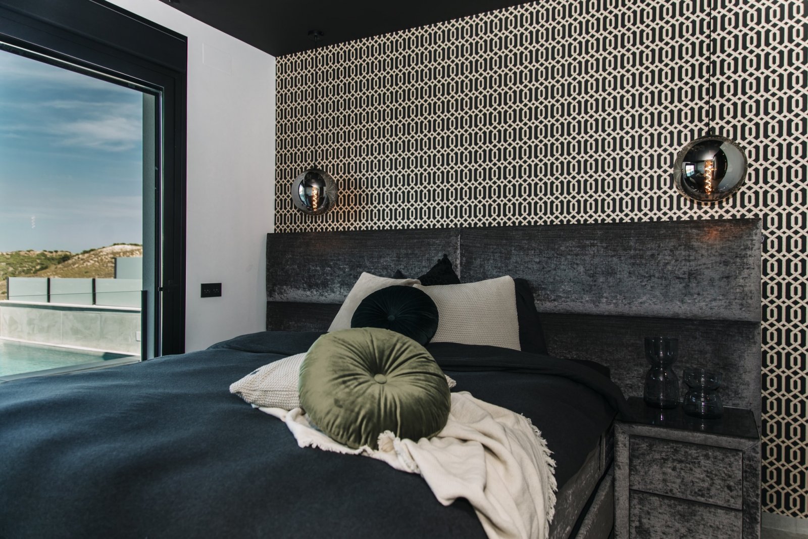 In der charmanten Stadt Rojales gelegen, bietet diese exklusive Sammlung von Villen ein einzigartiges Wohnerlebnis. Mit nur fünf verfügbaren Immobili